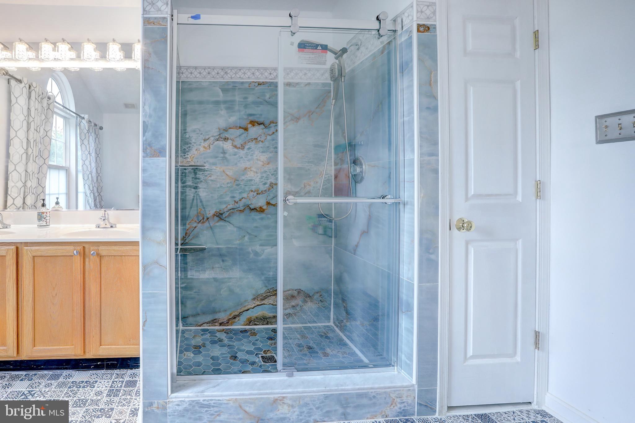 CONSTANT FRIENDSHIP - Residential