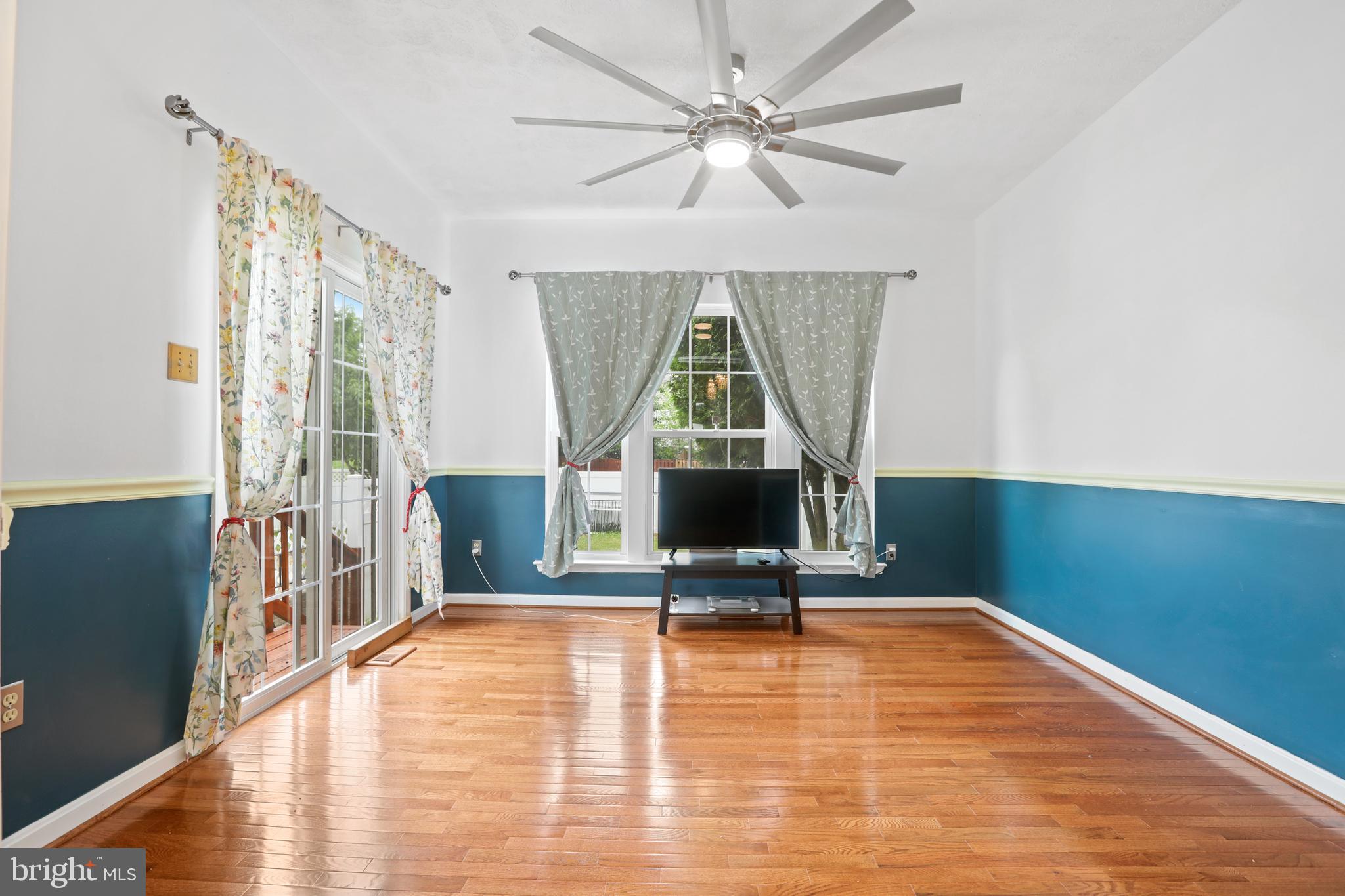 CONSTANT FRIENDSHIP - Residential