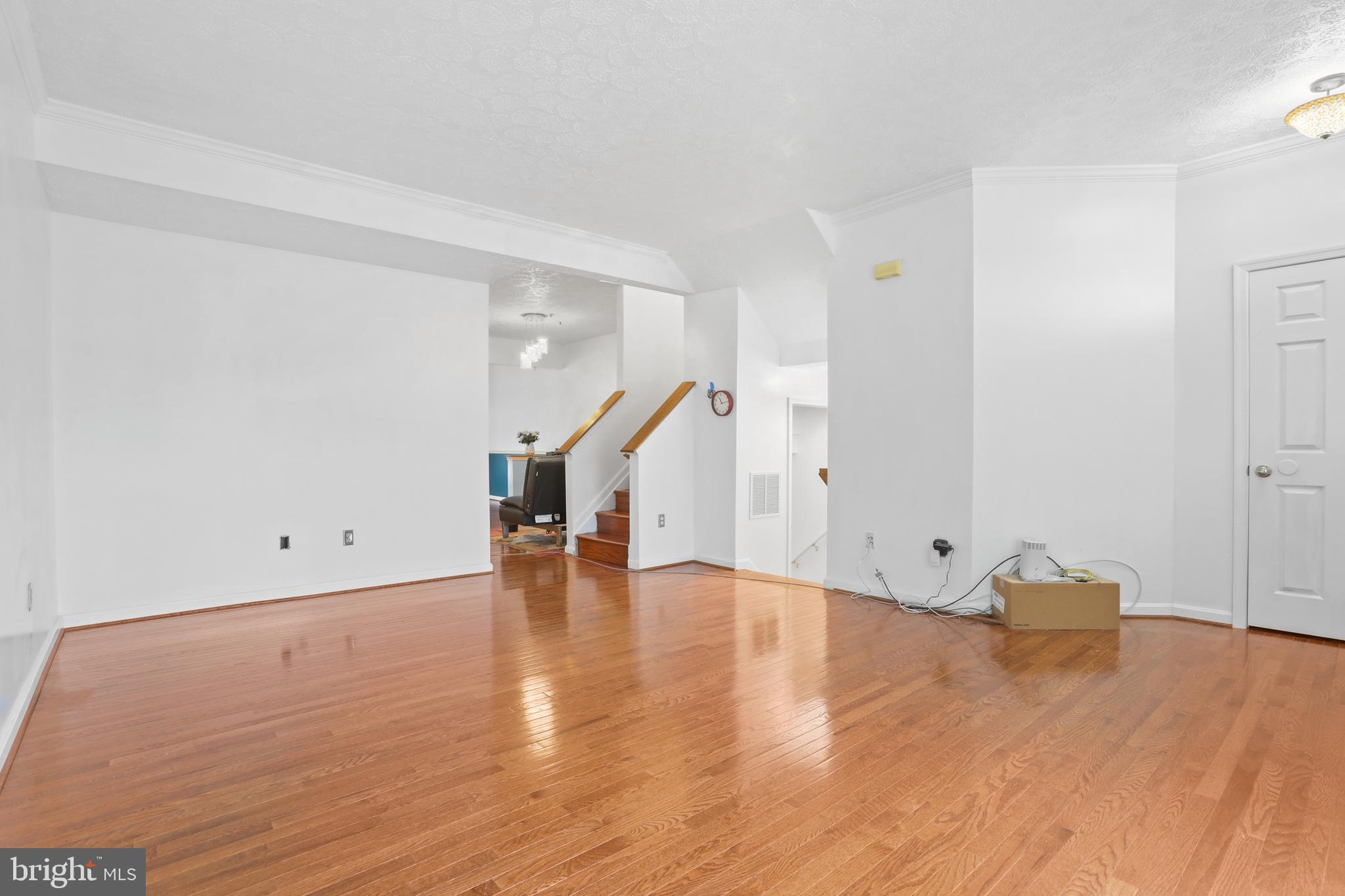 CONSTANT FRIENDSHIP - Residential