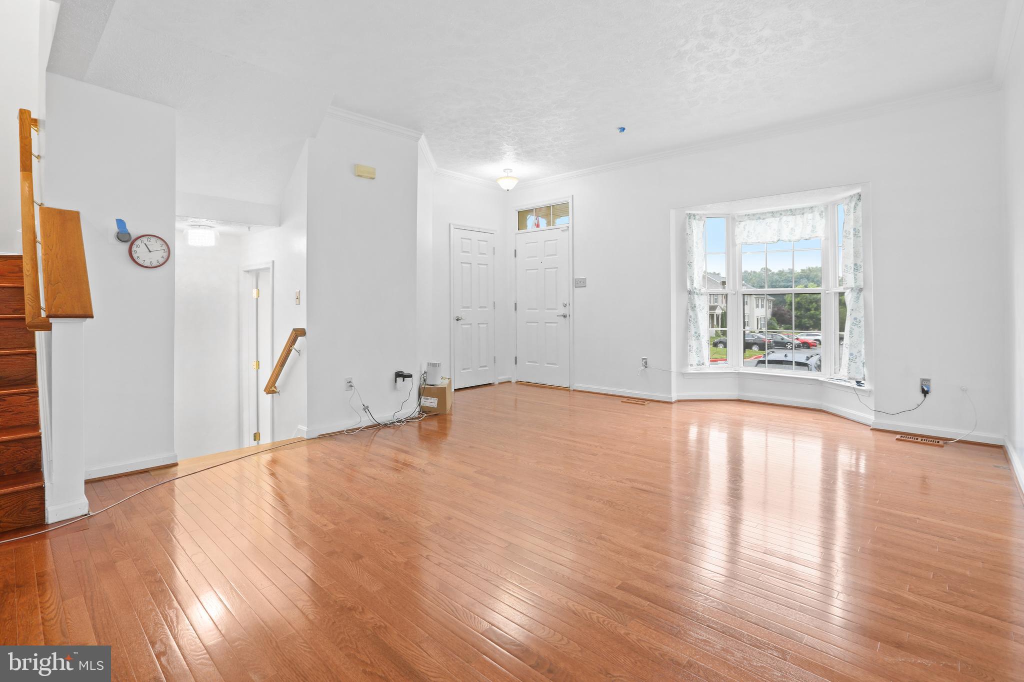 CONSTANT FRIENDSHIP - Residential