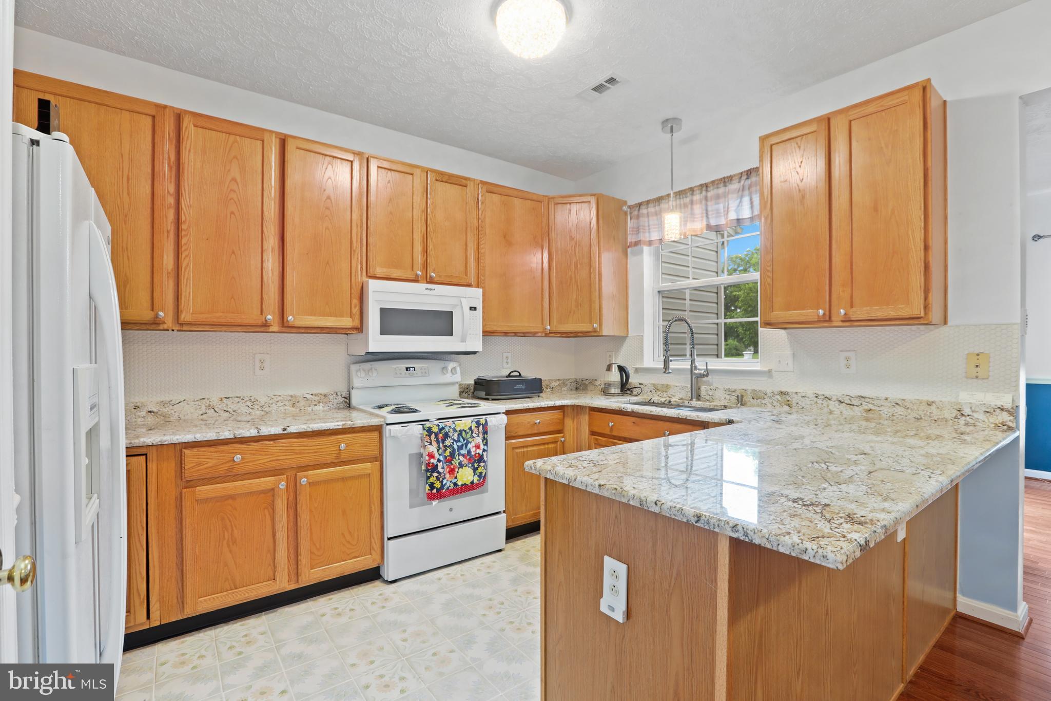 CONSTANT FRIENDSHIP - Residential