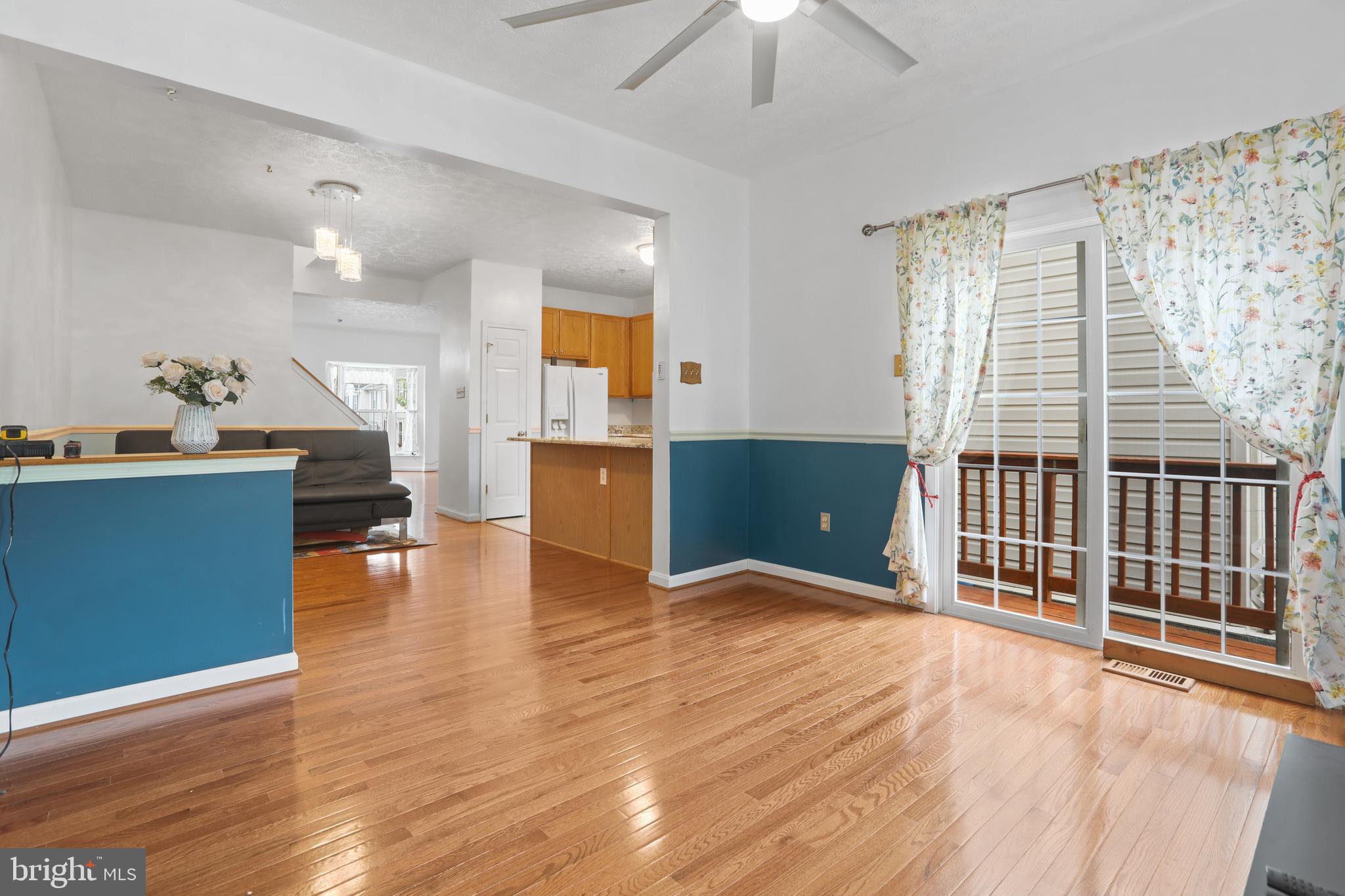 CONSTANT FRIENDSHIP - Residential