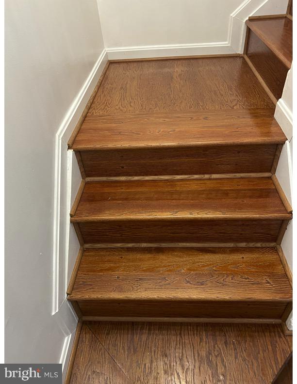 CONSTANT FRIENDSHIP - Residential