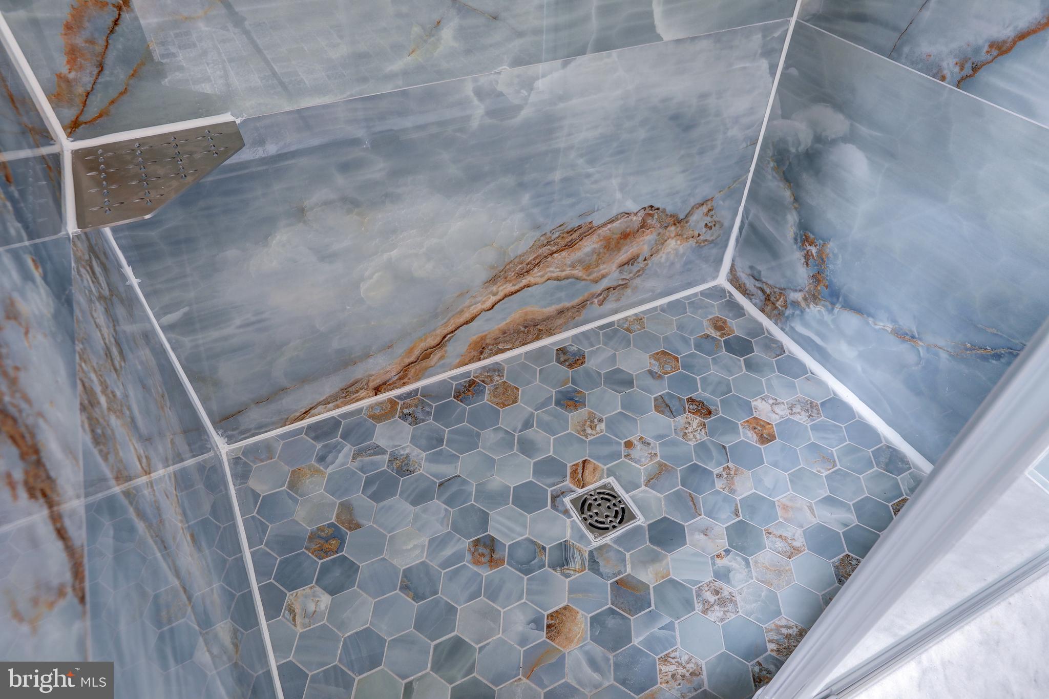 CONSTANT FRIENDSHIP - Residential