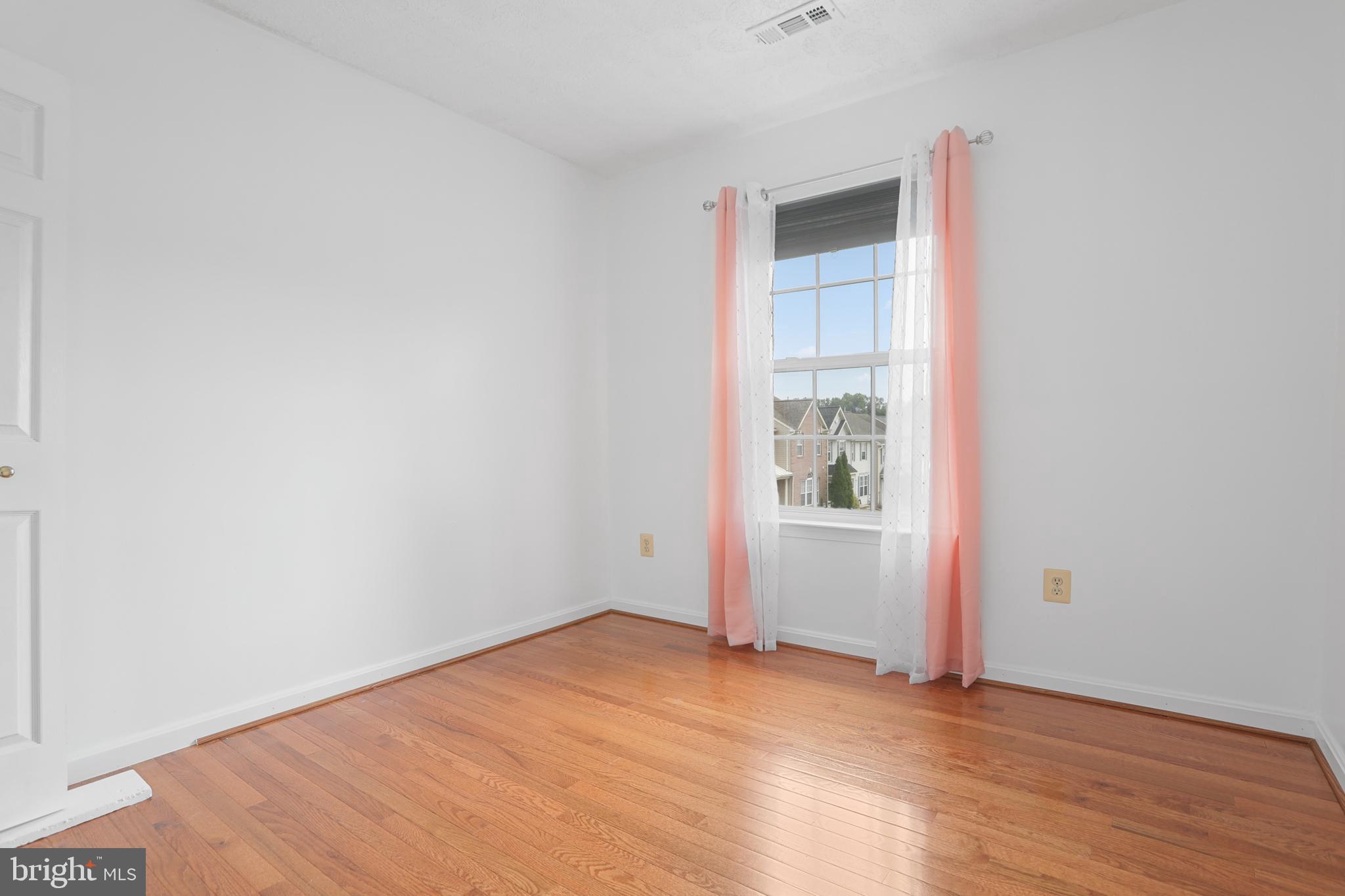 CONSTANT FRIENDSHIP - Residential