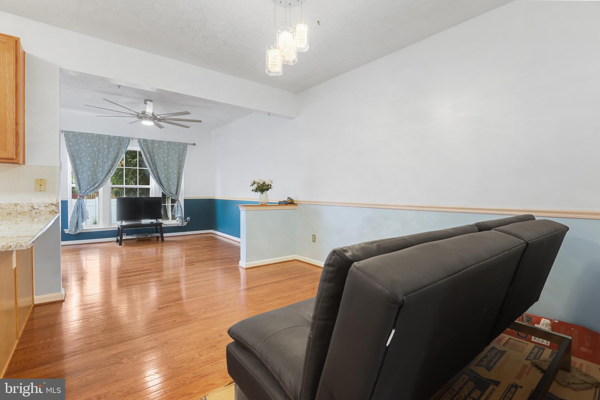 CONSTANT FRIENDSHIP - Residential