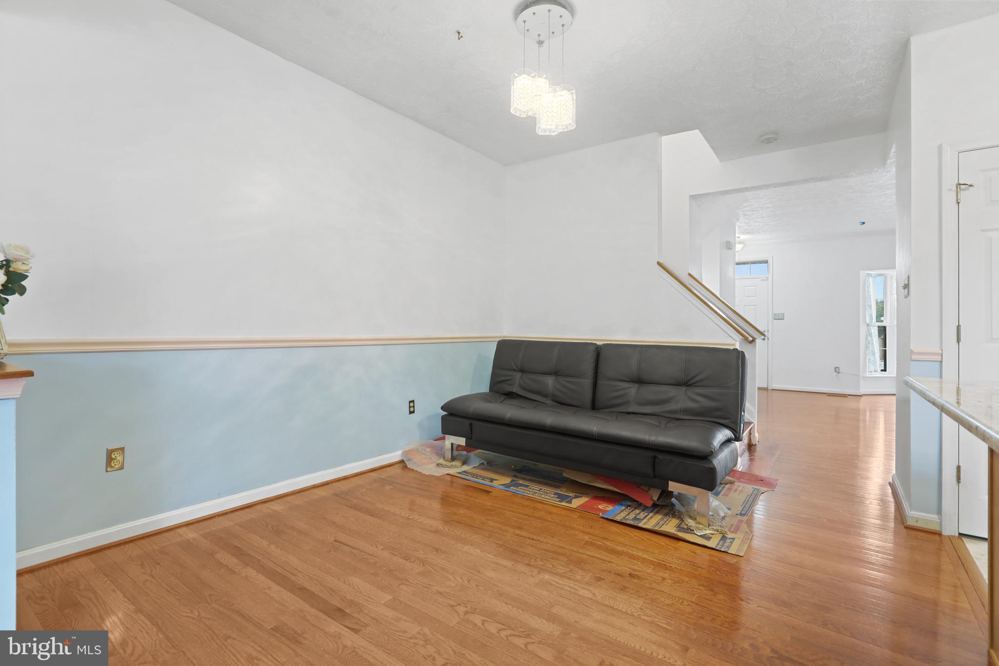 CONSTANT FRIENDSHIP - Residential