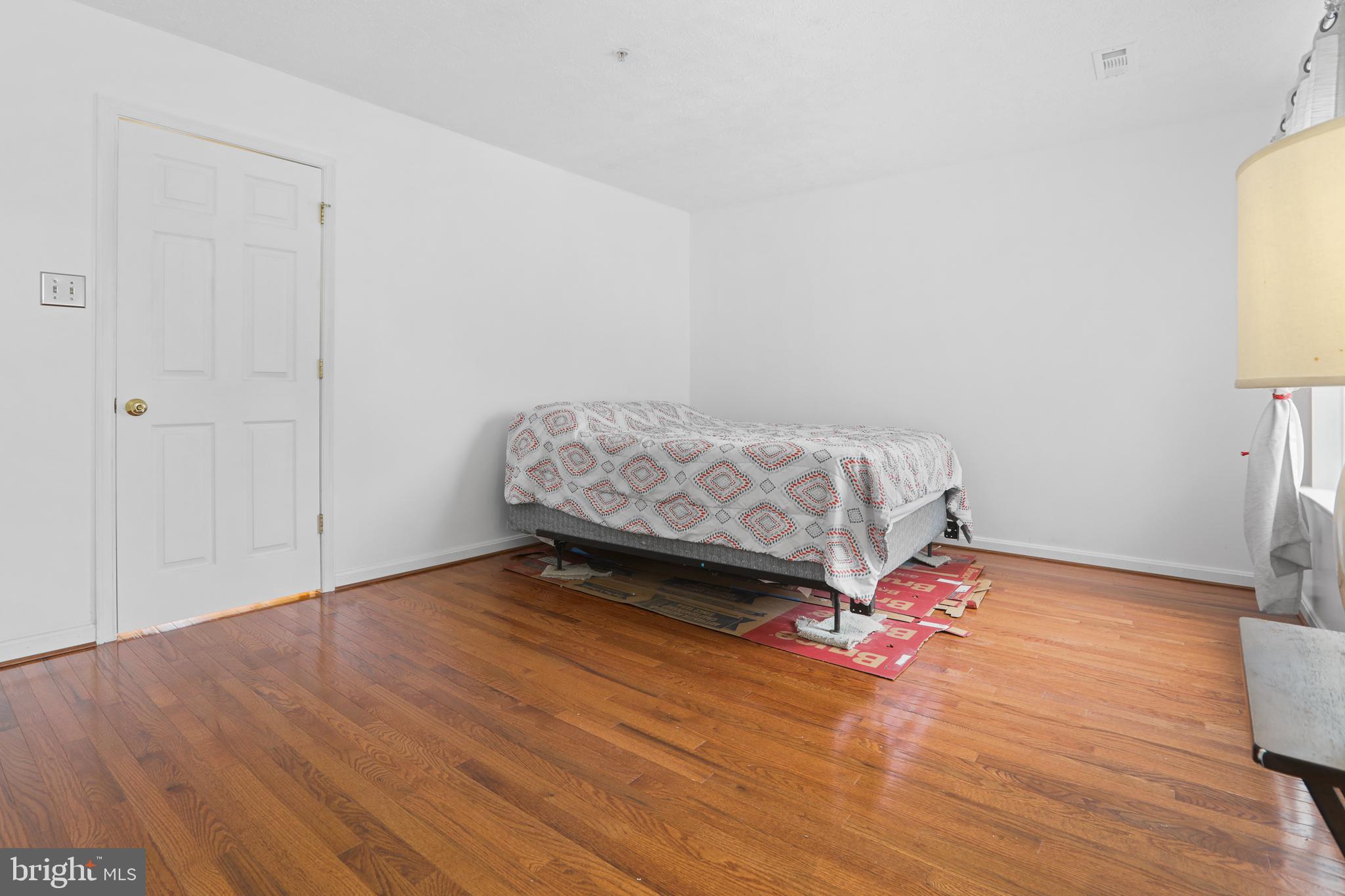 CONSTANT FRIENDSHIP - Residential