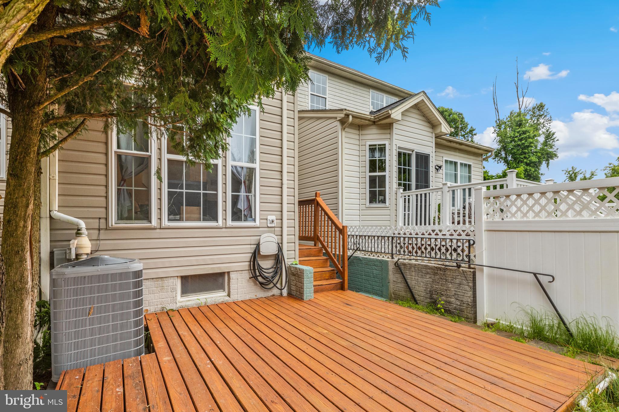 CONSTANT FRIENDSHIP - Residential