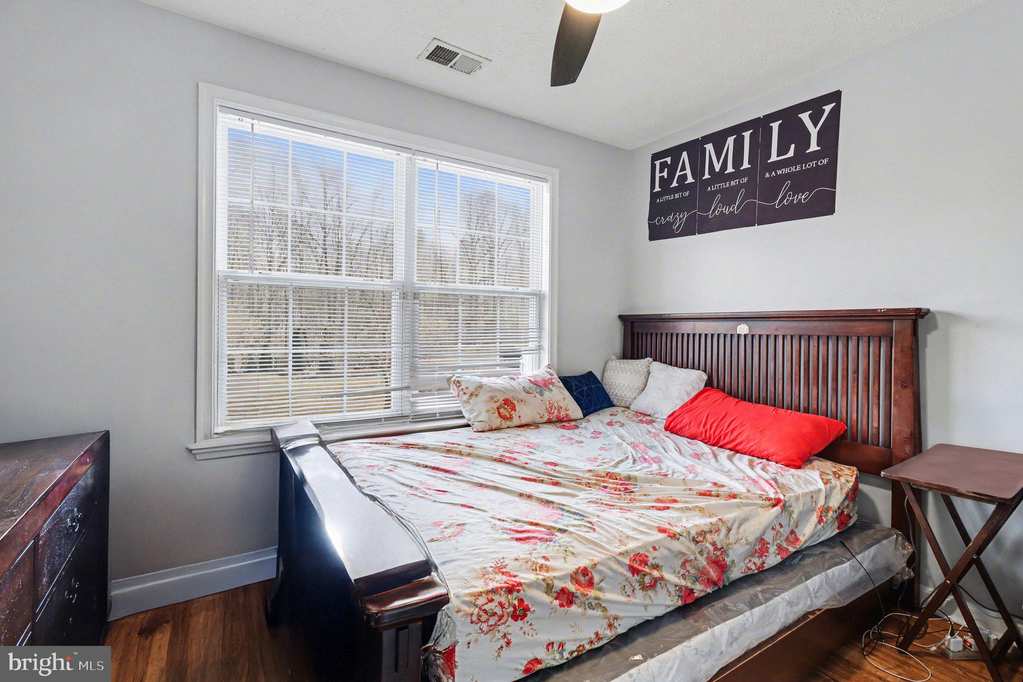 LAKE LAND OR - Residential