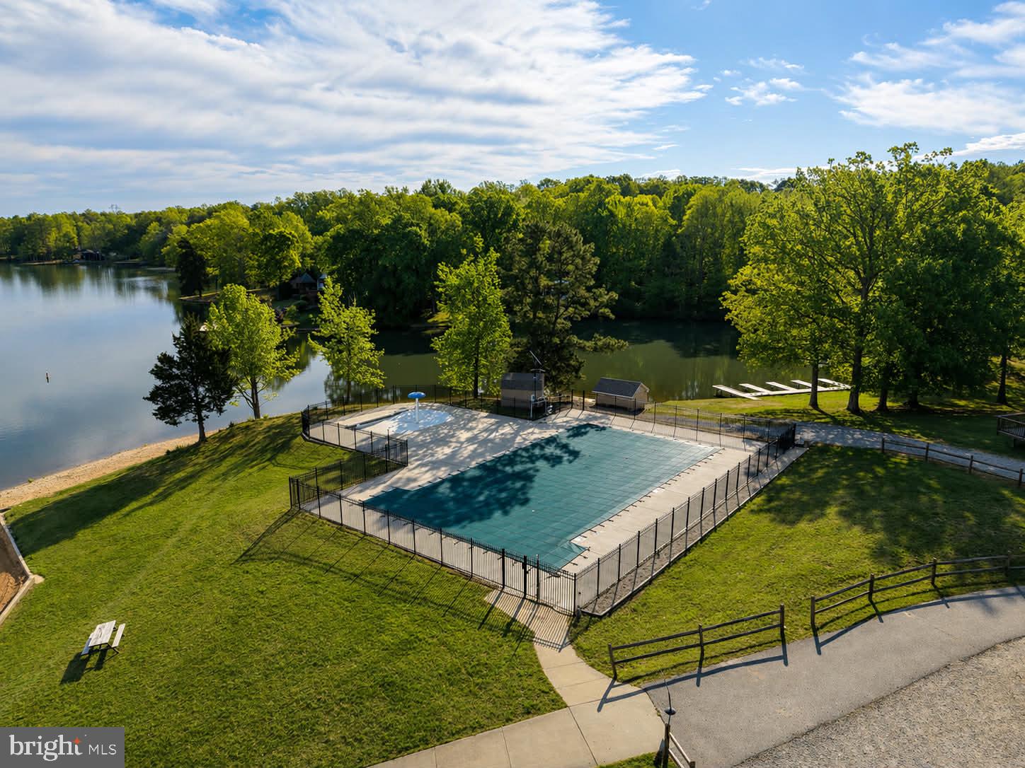 LAKE LAND OR - Residential