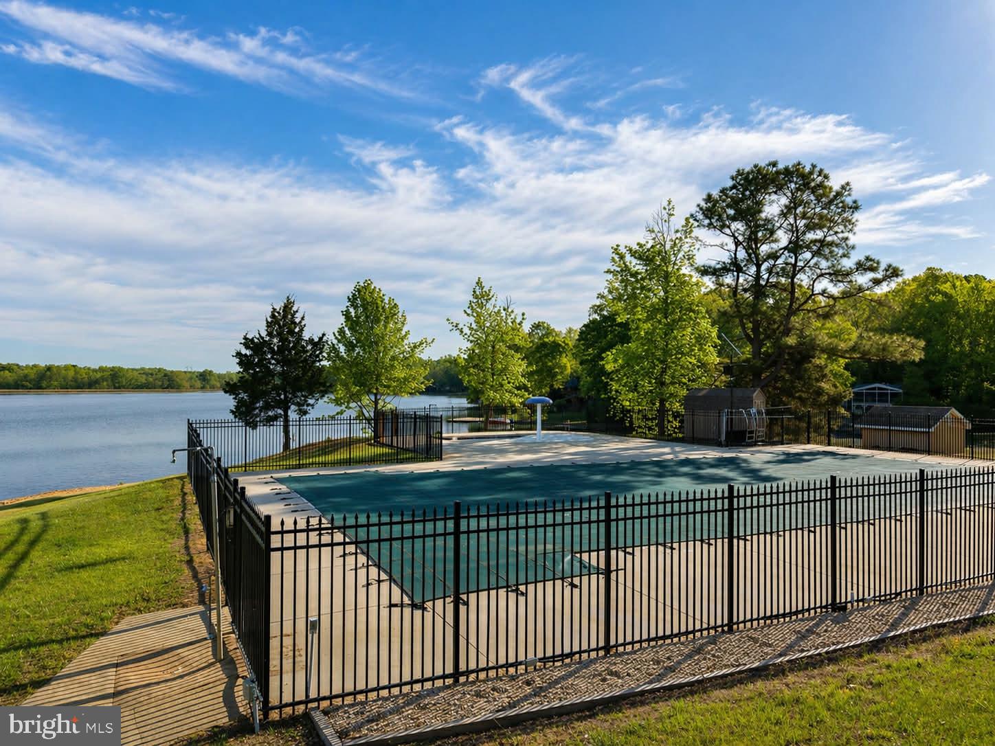 LAKE LAND OR - Residential