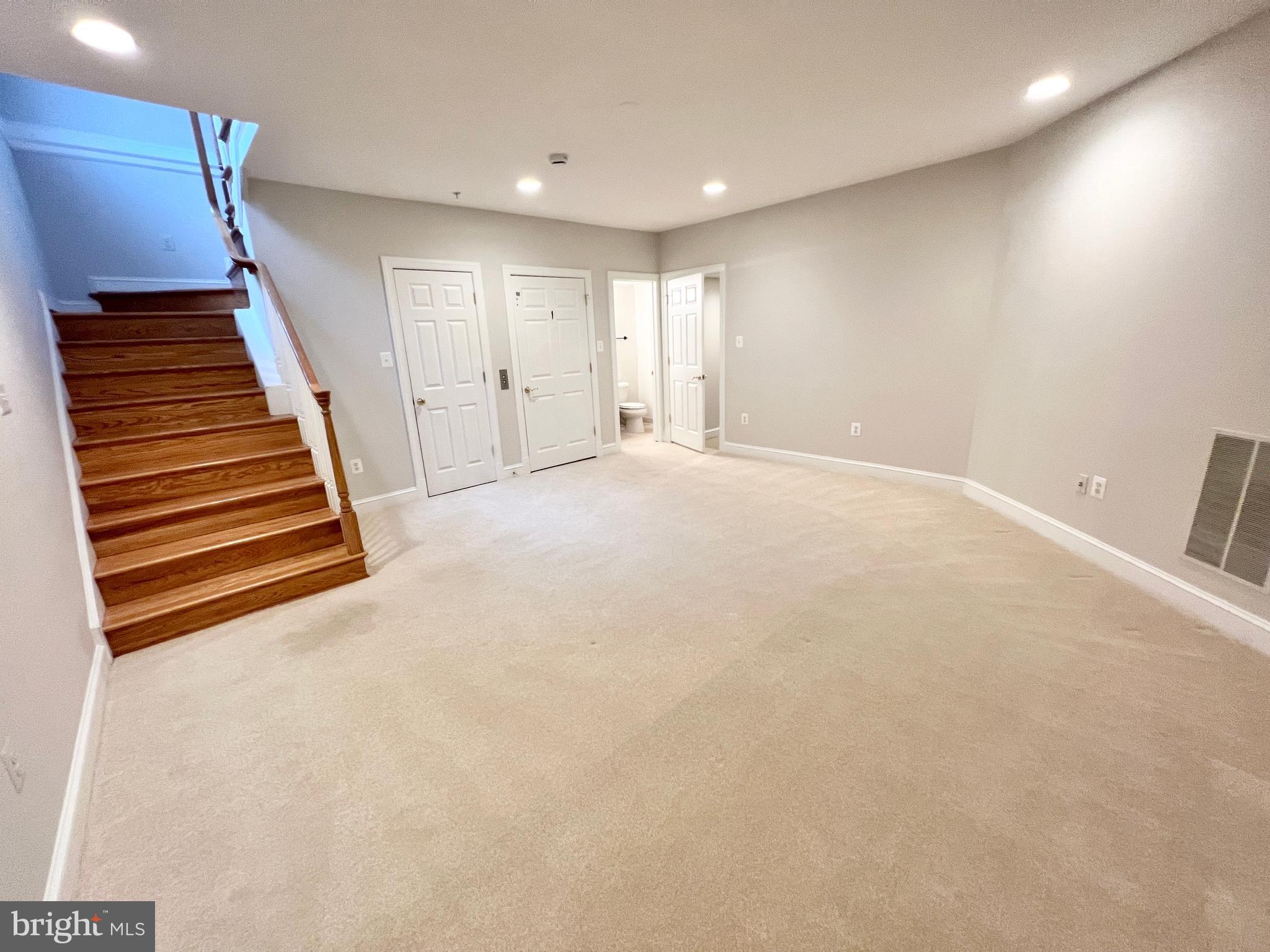 MCLEAN CREST - Residential