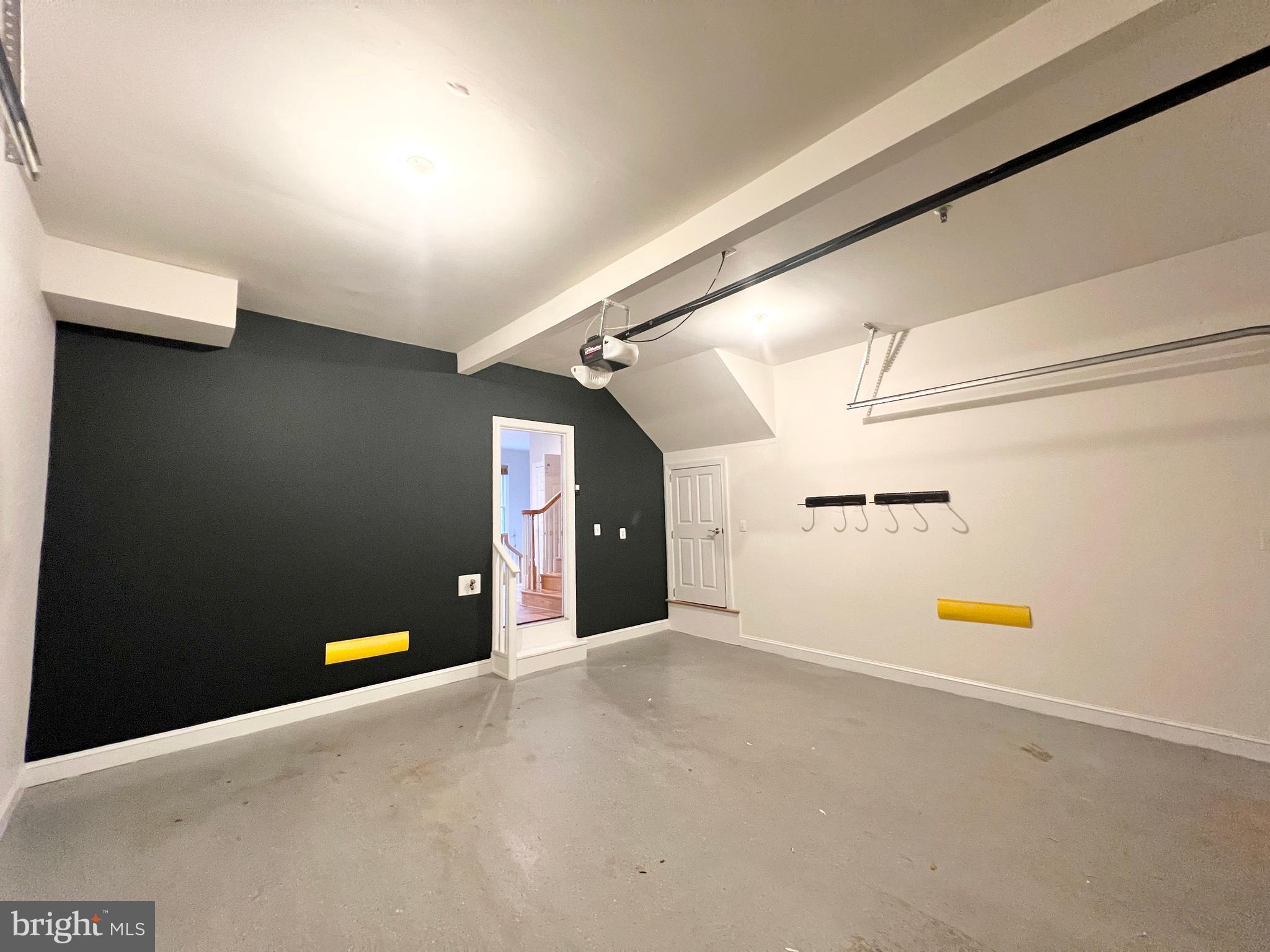 MCLEAN CREST - Residential