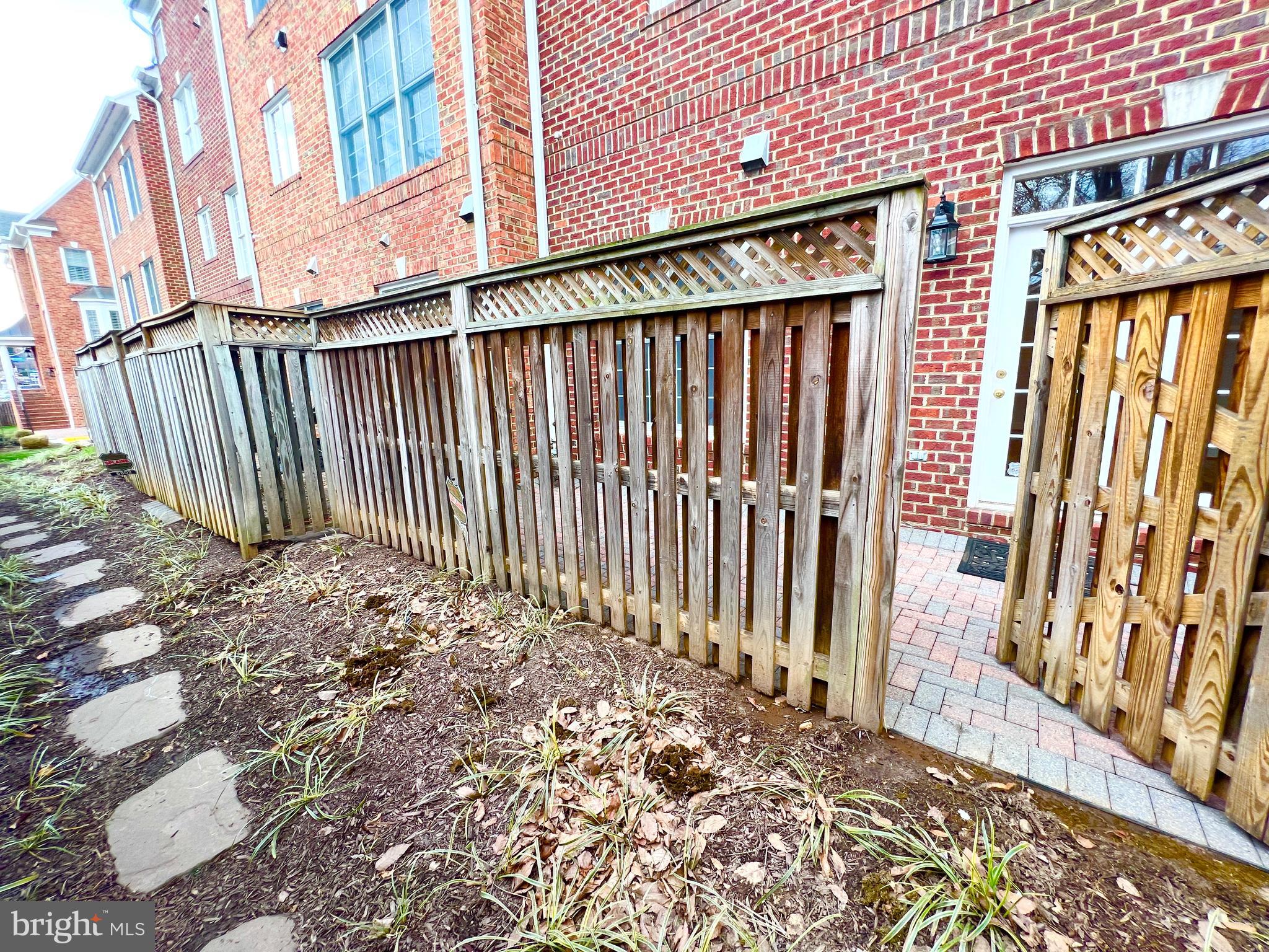 MCLEAN CREST - Residential