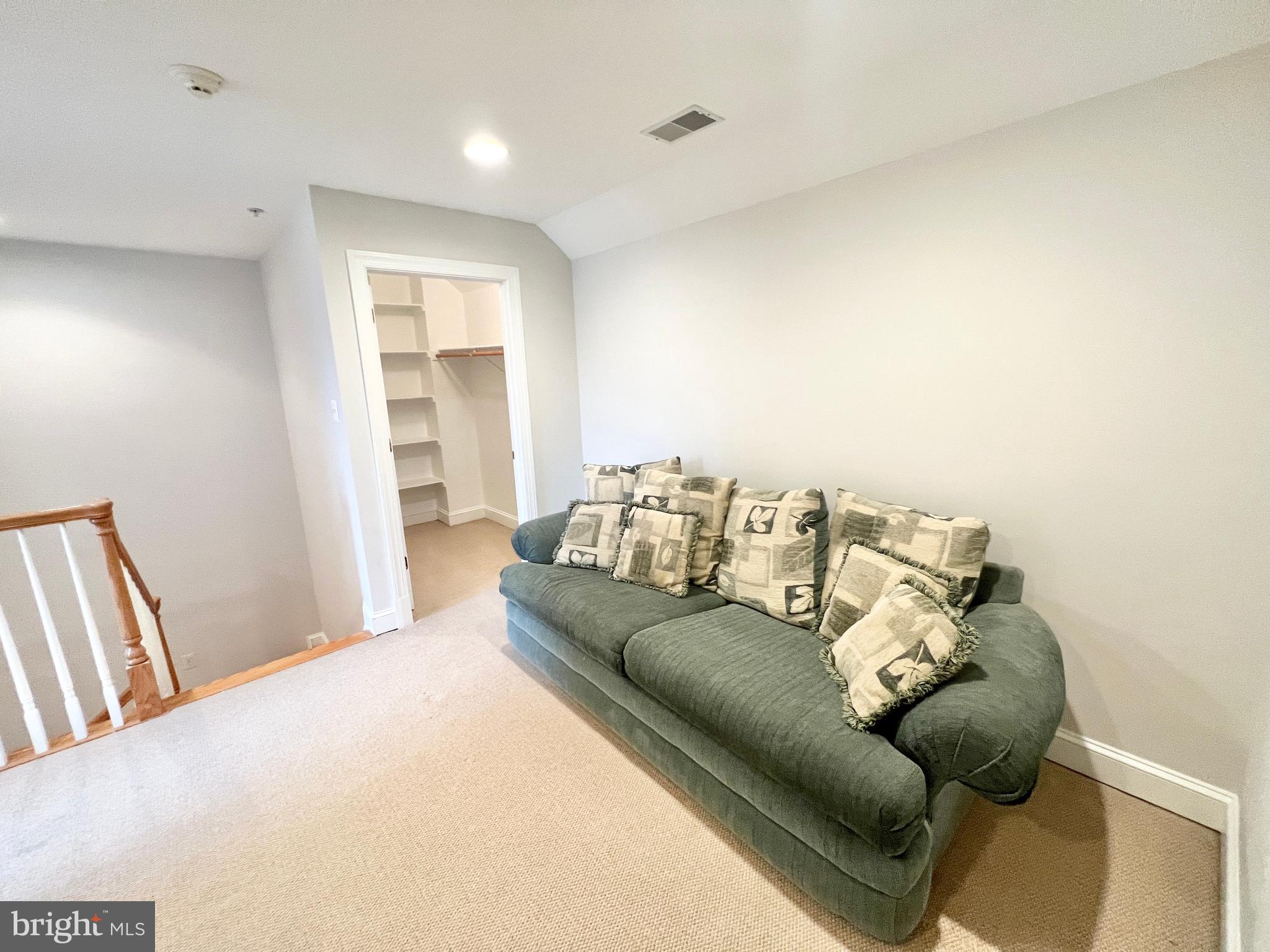 MCLEAN CREST - Residential