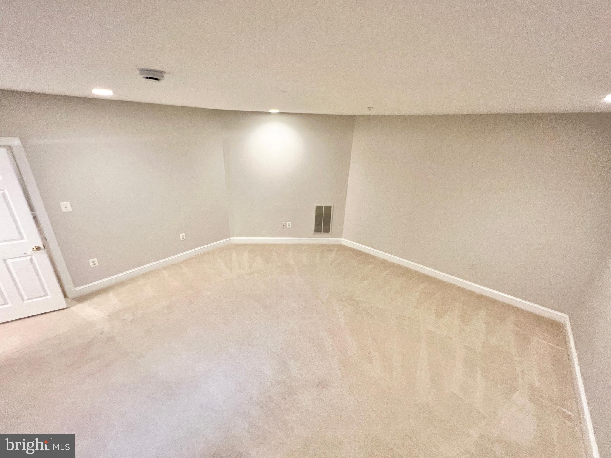 MCLEAN CREST - Residential