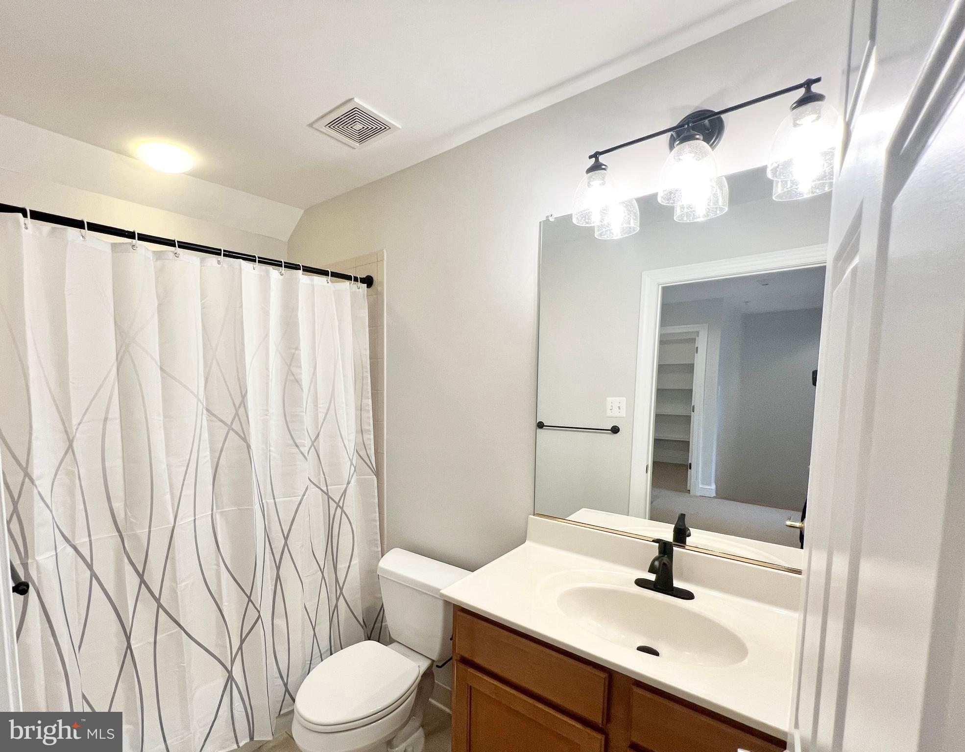 MCLEAN CREST - Residential