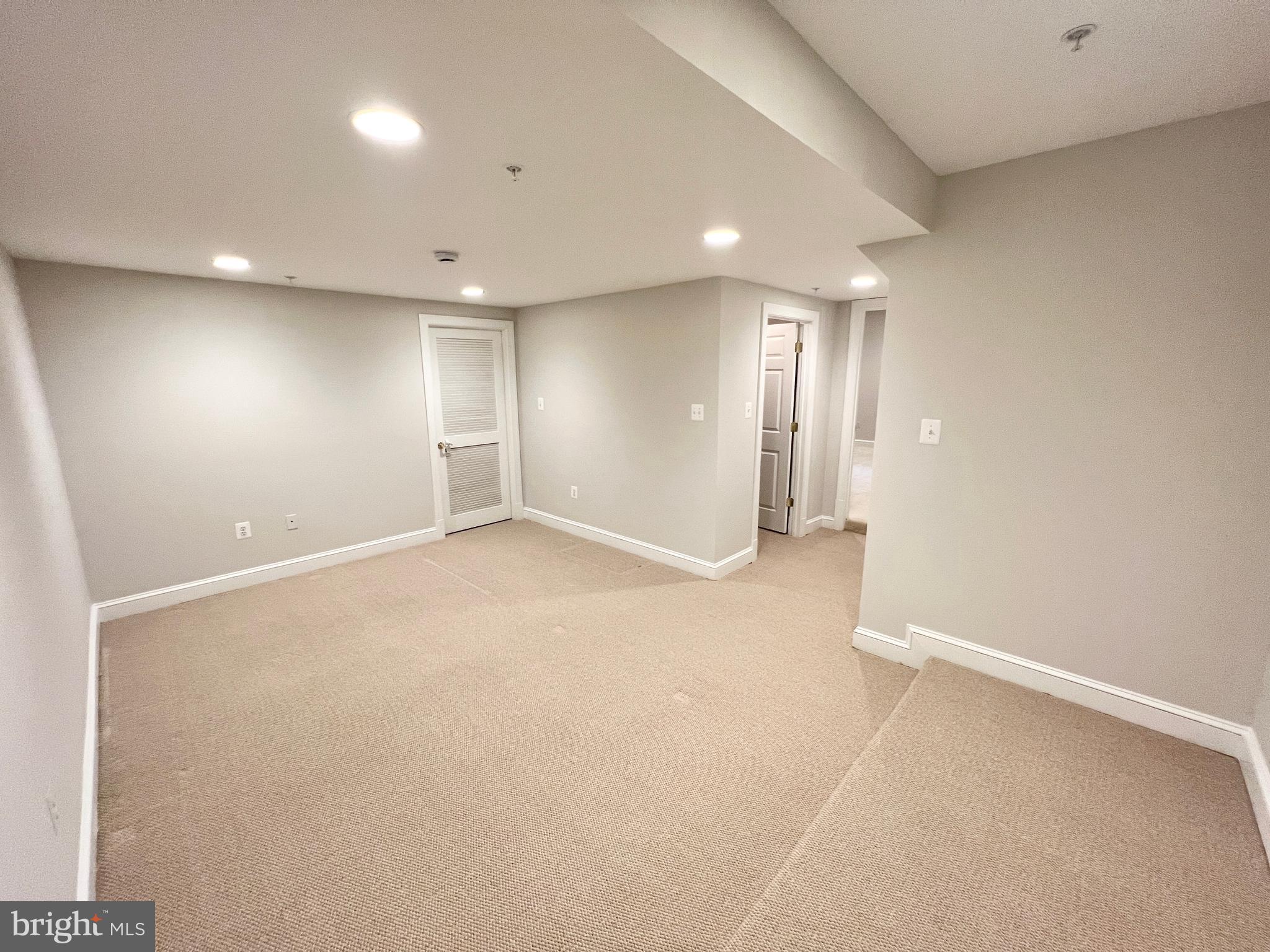 MCLEAN CREST - Residential