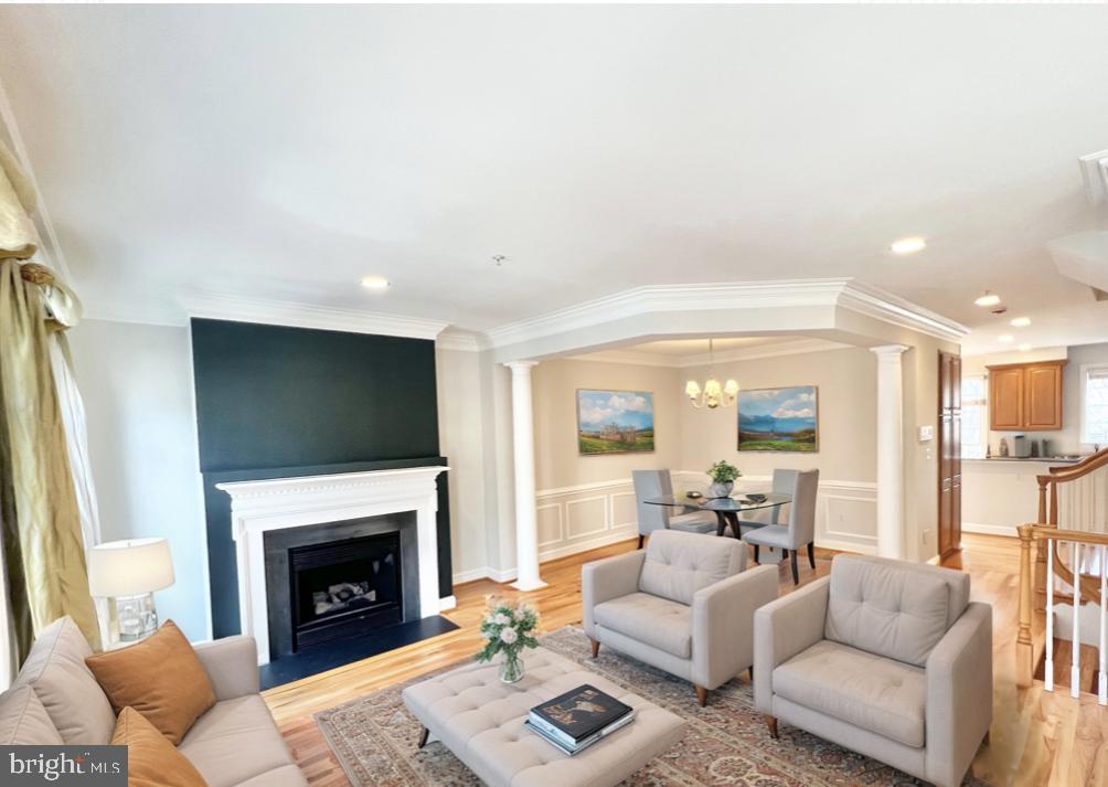 MCLEAN CREST - Residential