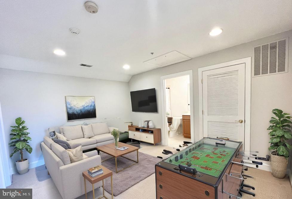 MCLEAN CREST - Residential