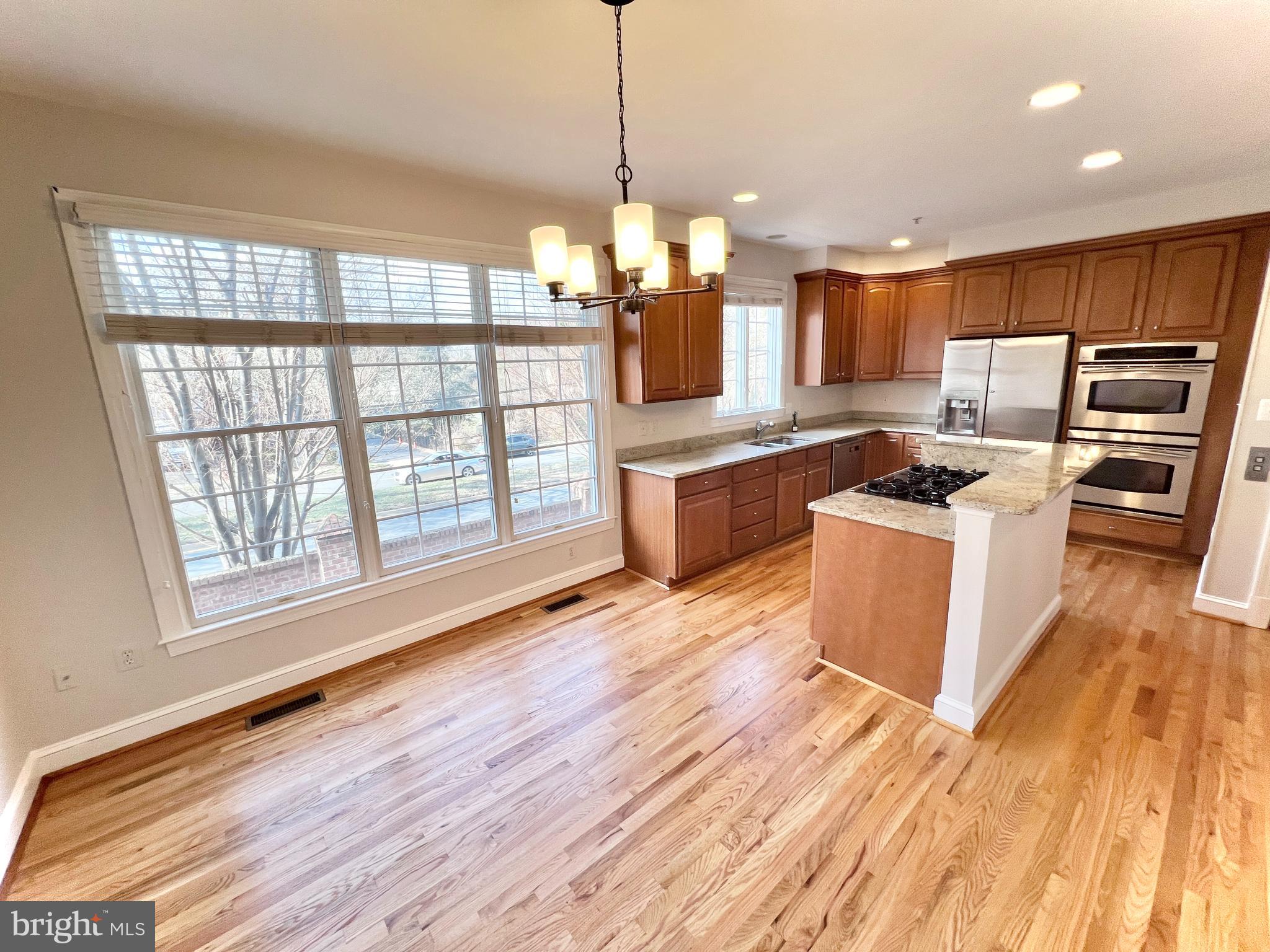 MCLEAN CREST - Residential