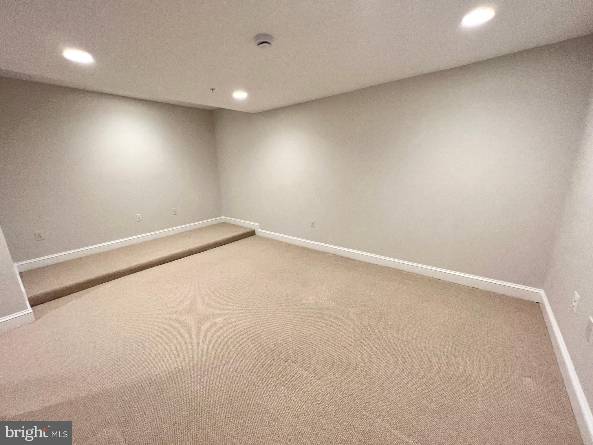 MCLEAN CREST - Residential