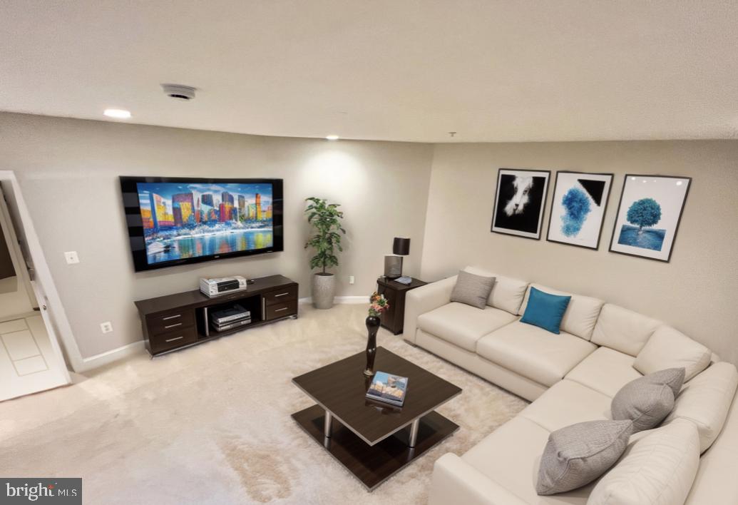 MCLEAN CREST - Residential