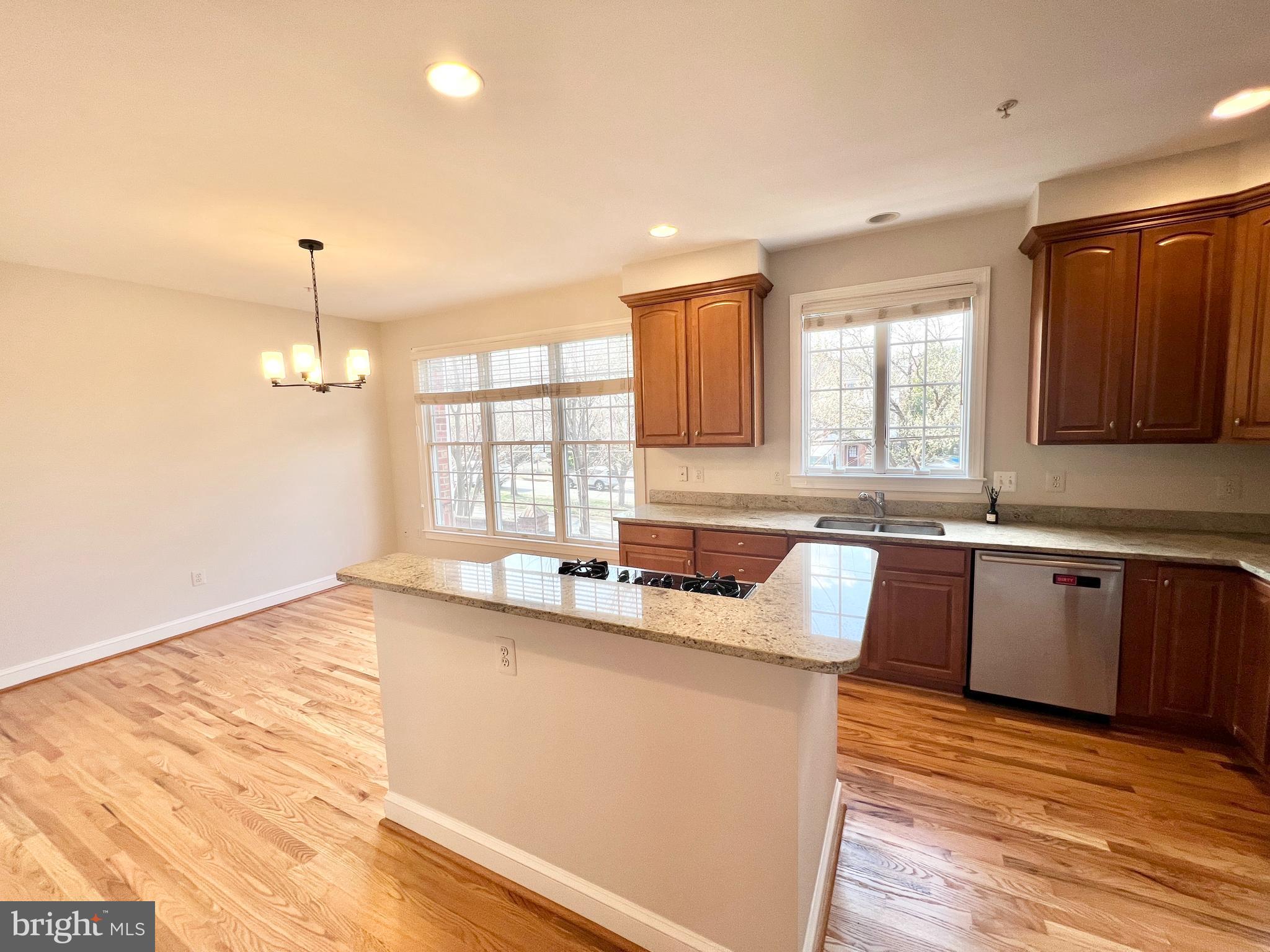 MCLEAN CREST - Residential