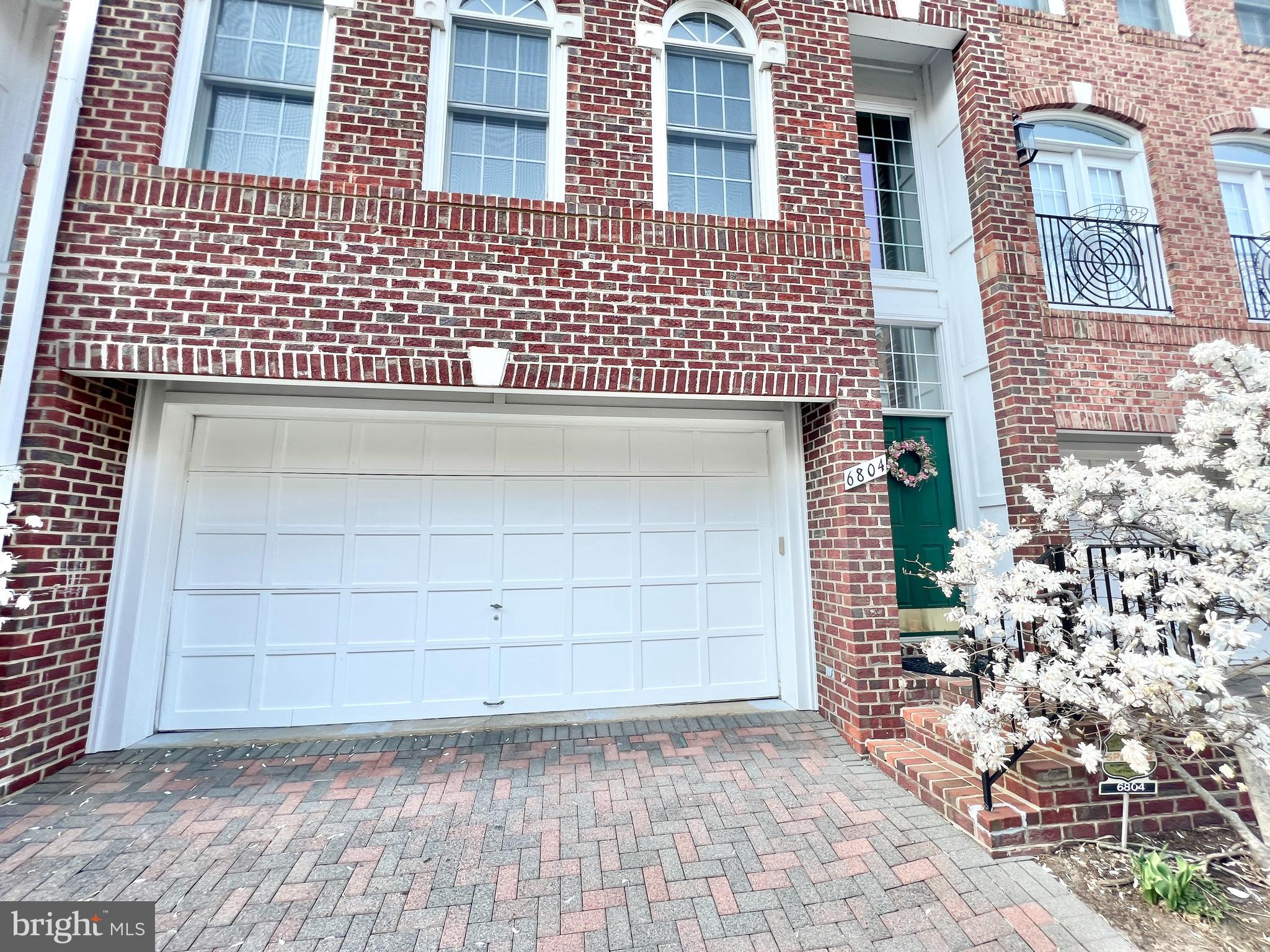 MCLEAN CREST - Residential