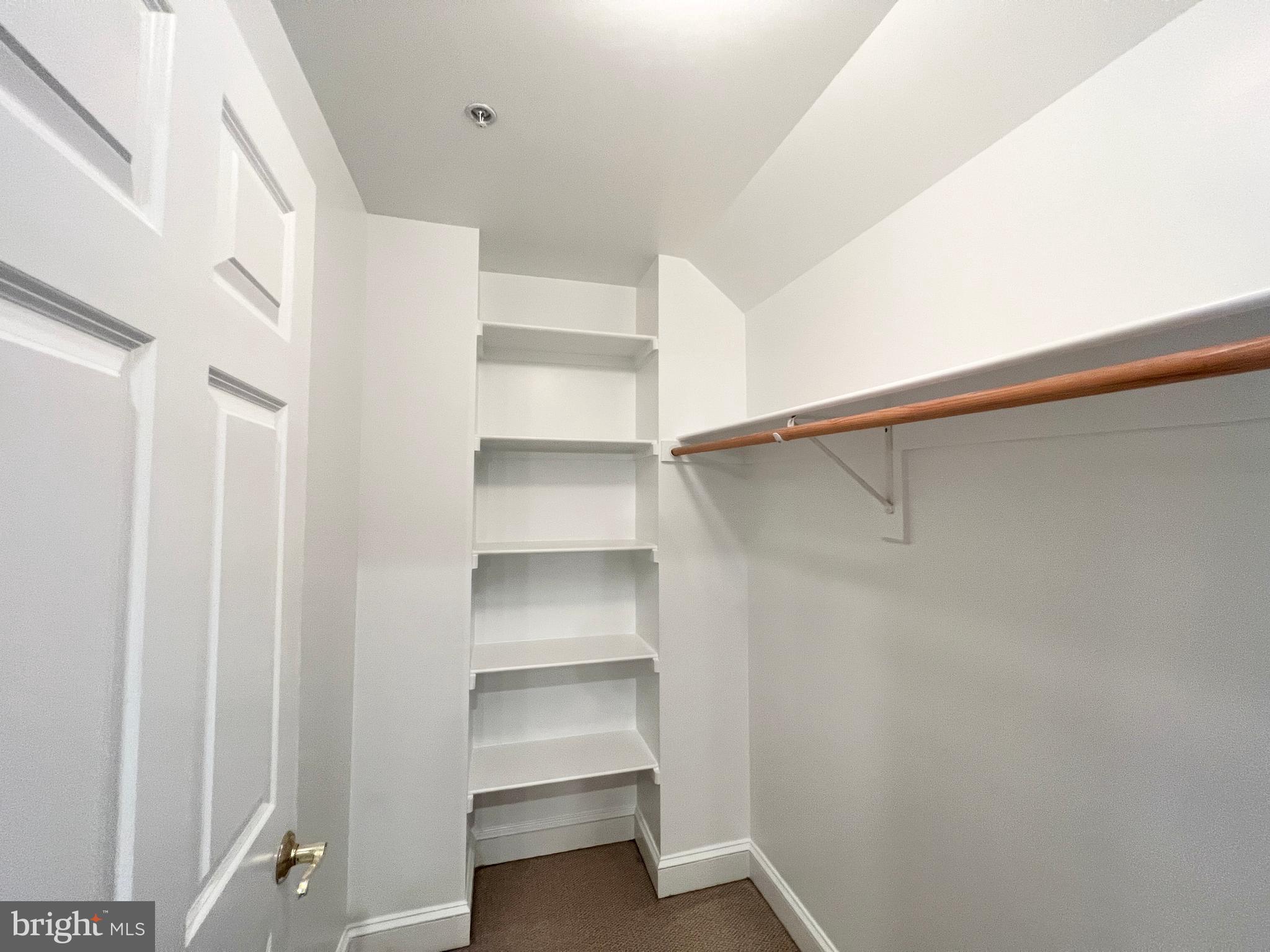 MCLEAN CREST - Residential