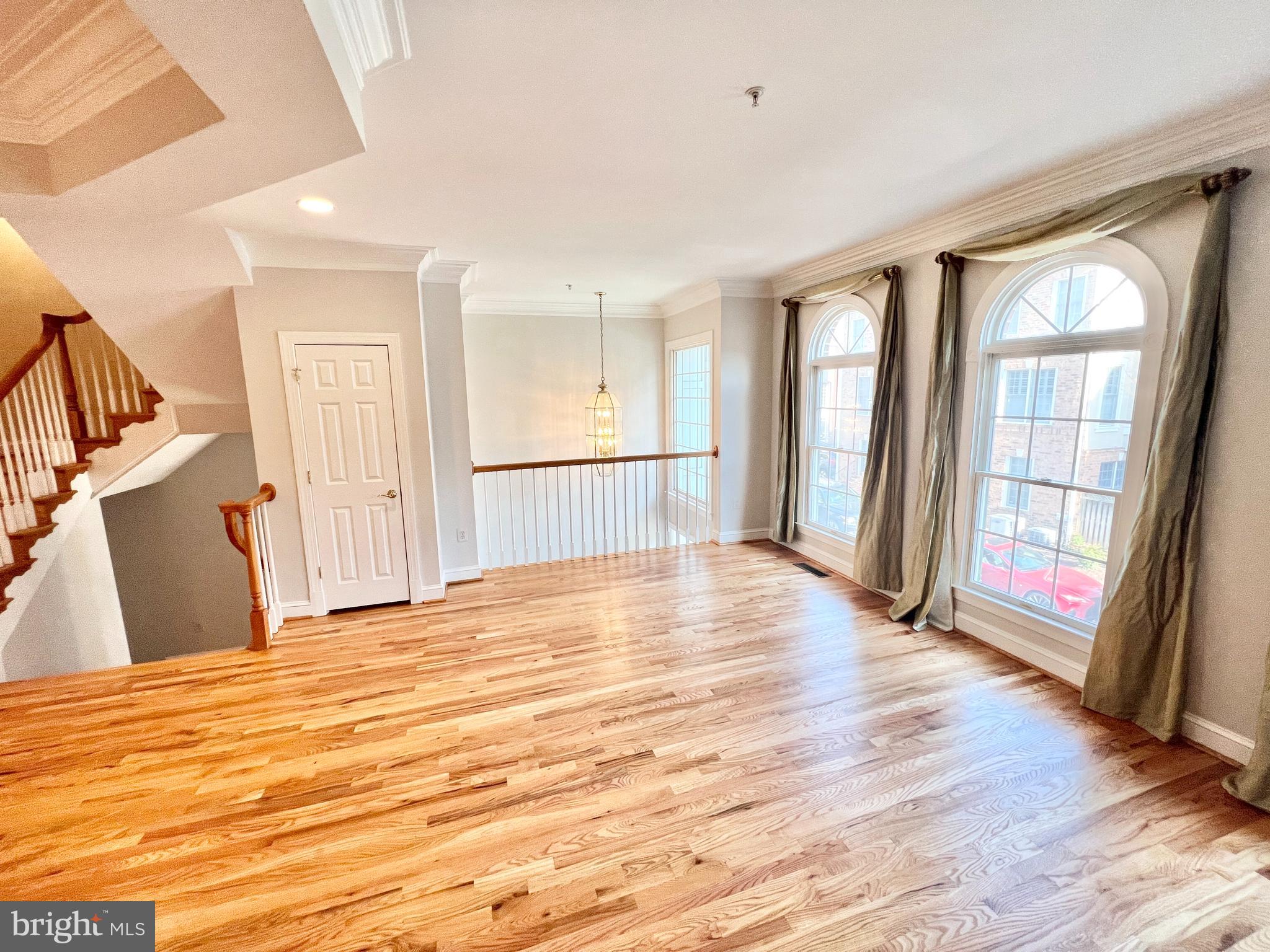 MCLEAN CREST - Residential