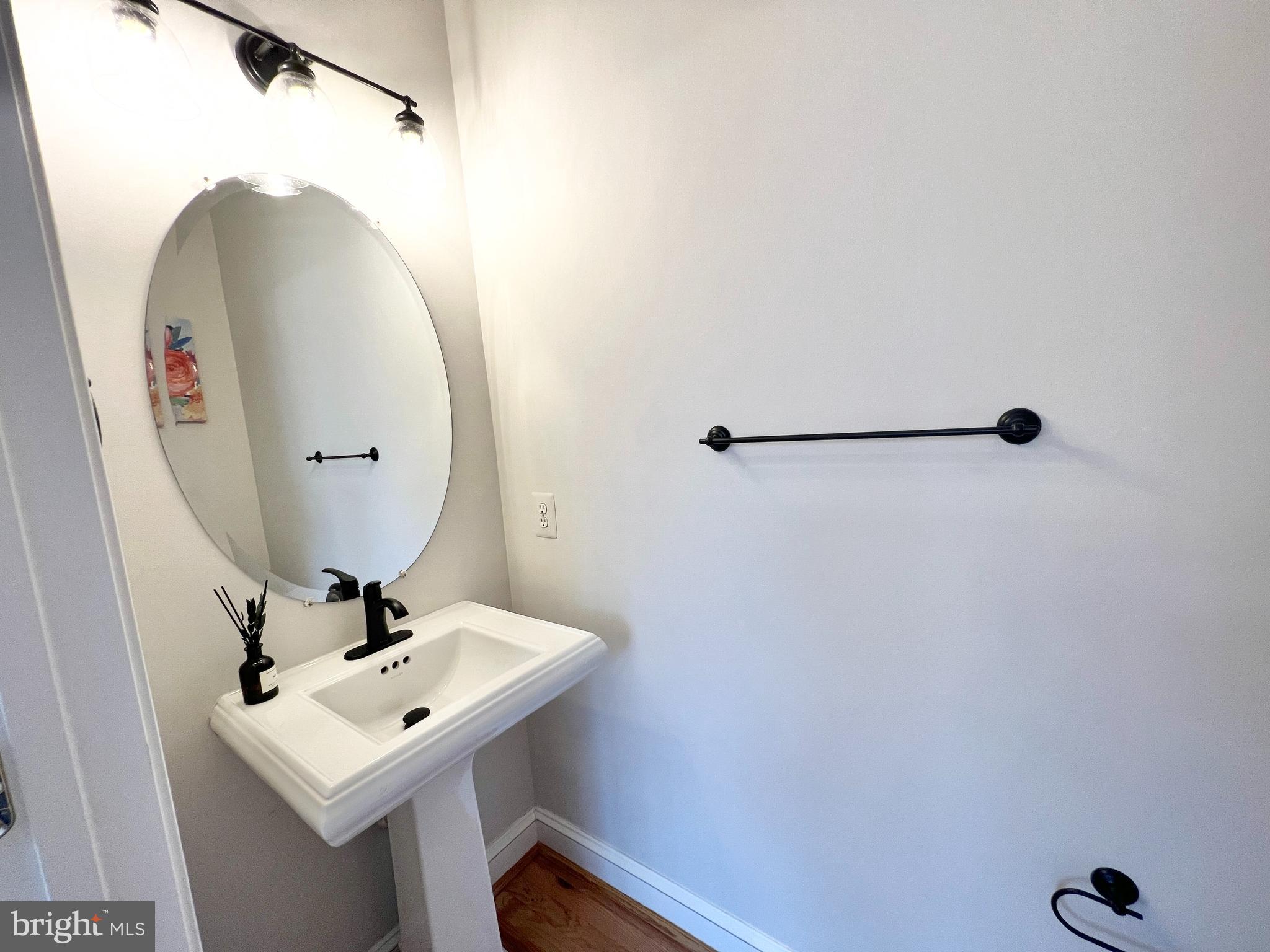 MCLEAN CREST - Residential