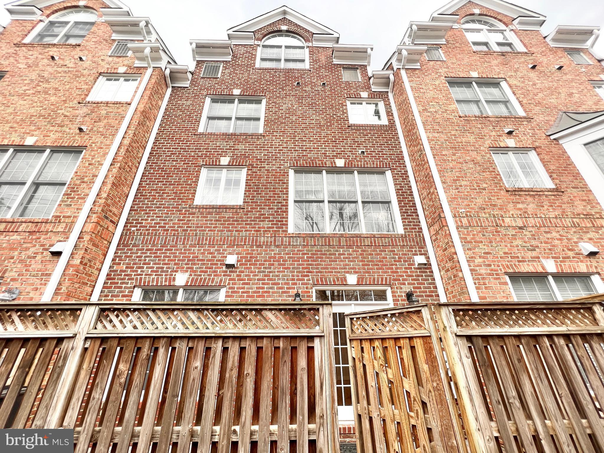 MCLEAN CREST - Residential