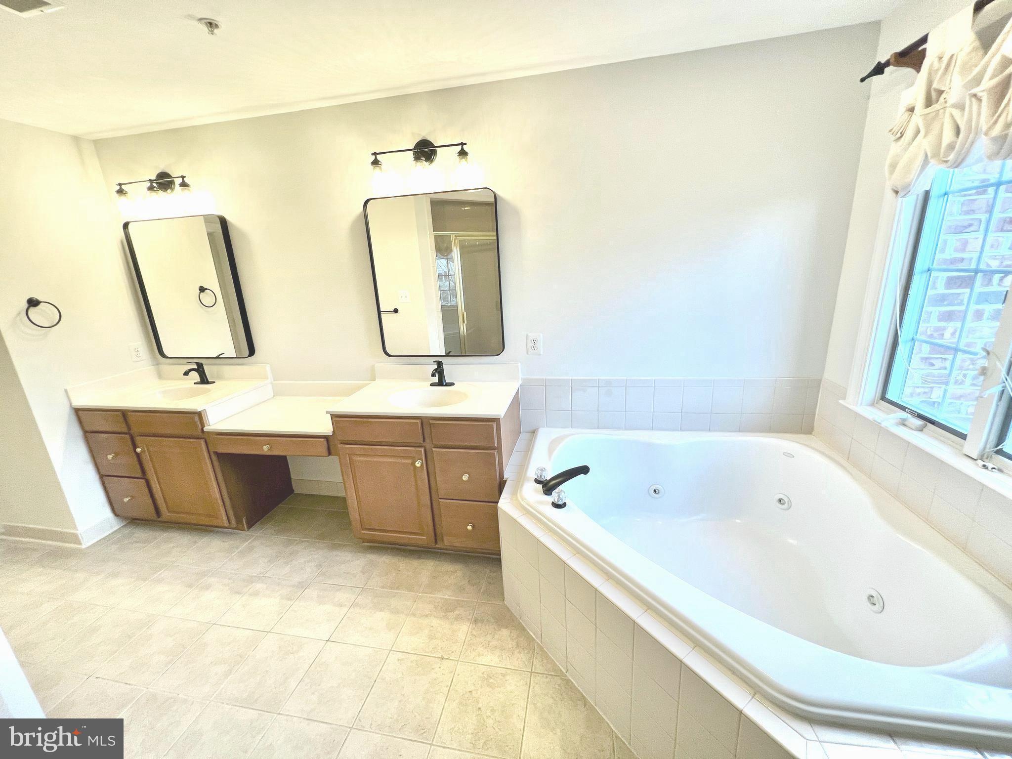 MCLEAN CREST - Residential