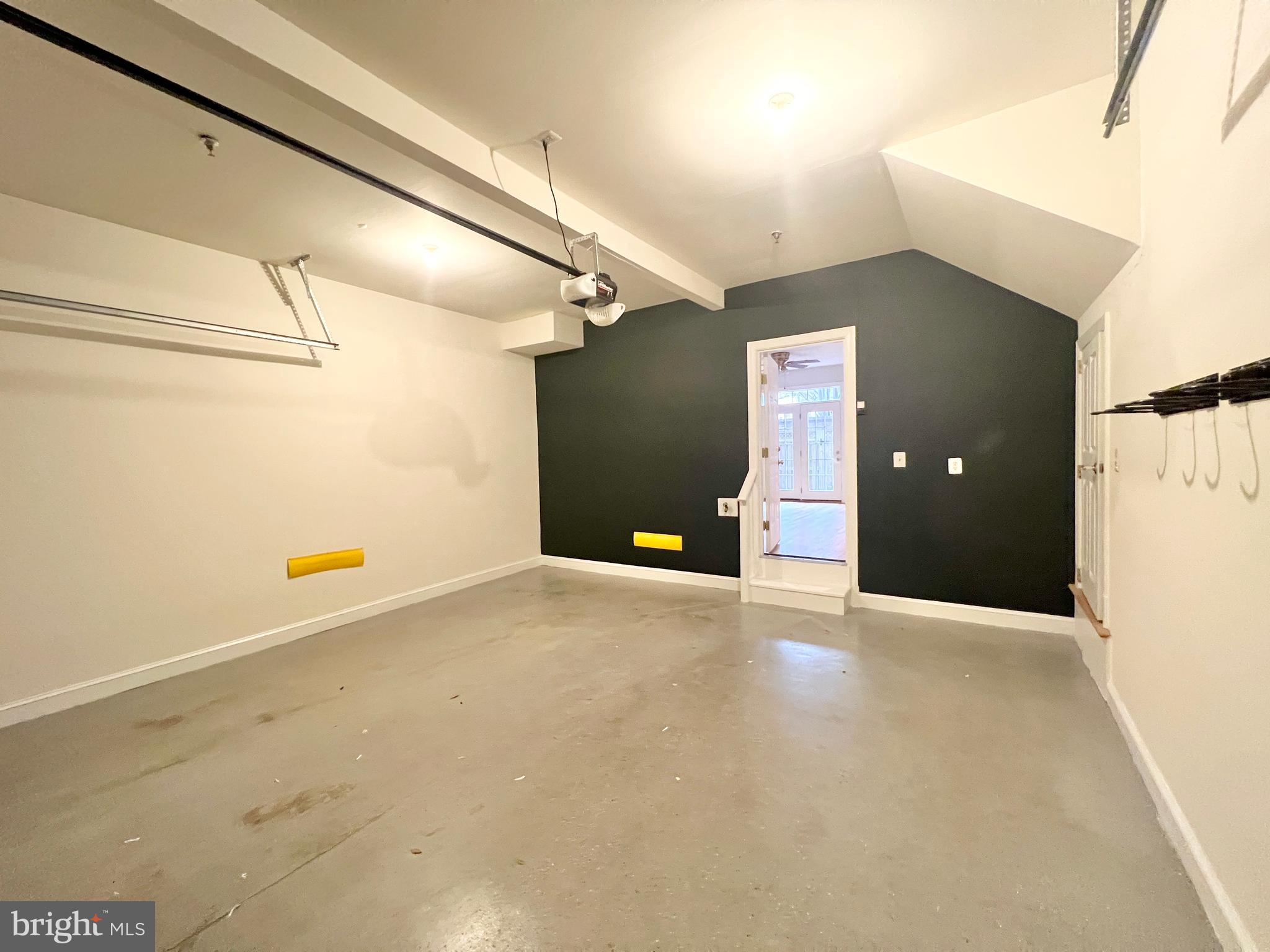 MCLEAN CREST - Residential