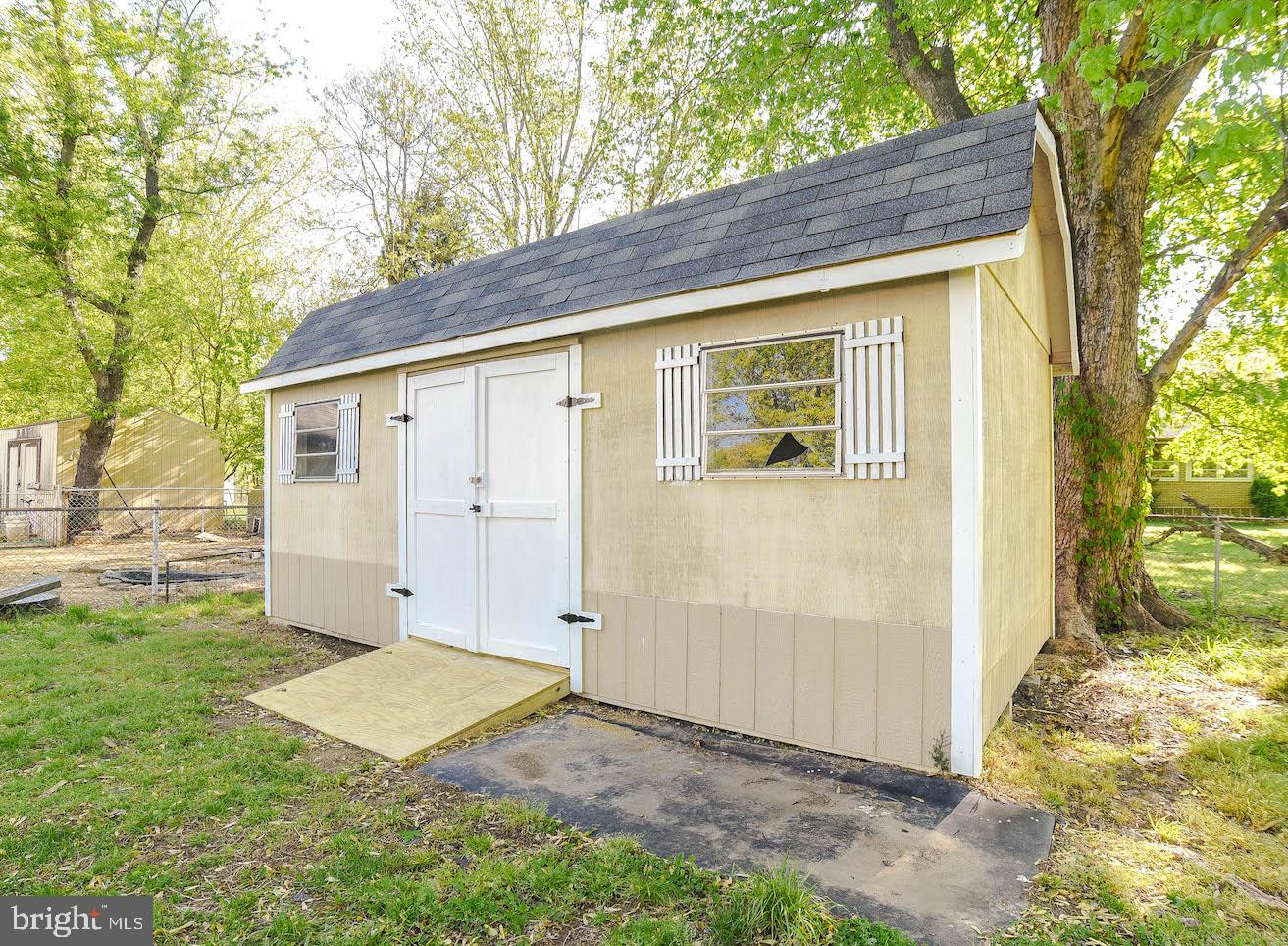 GOLDEN BEACH - Residential