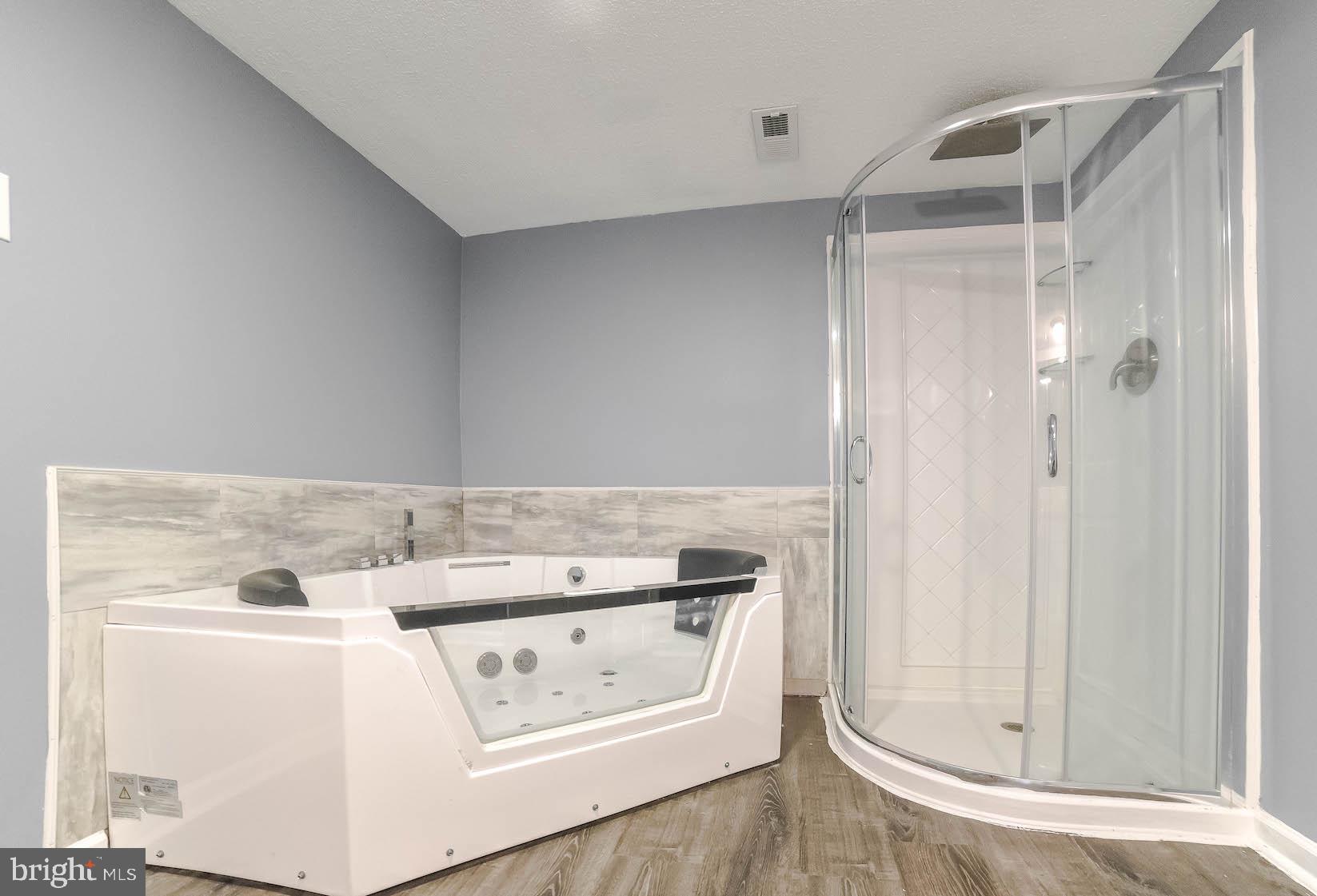 GOLDEN BEACH - Residential