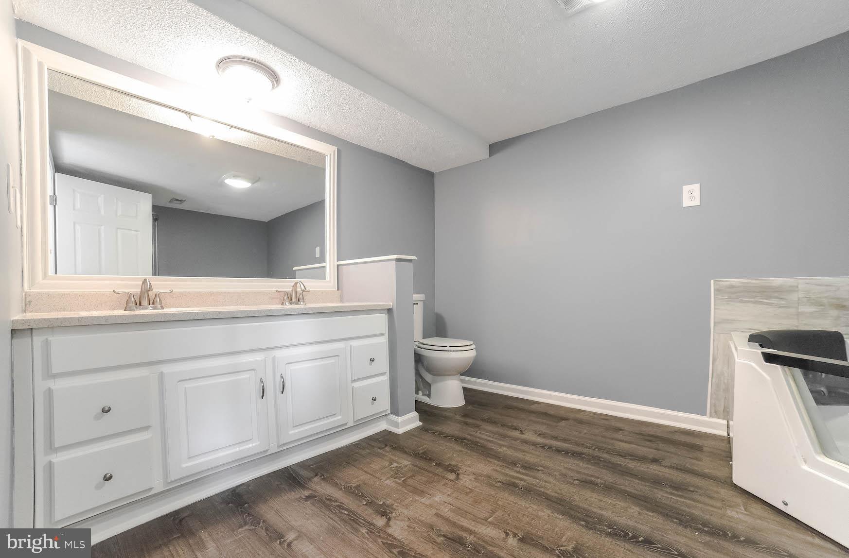 GOLDEN BEACH - Residential