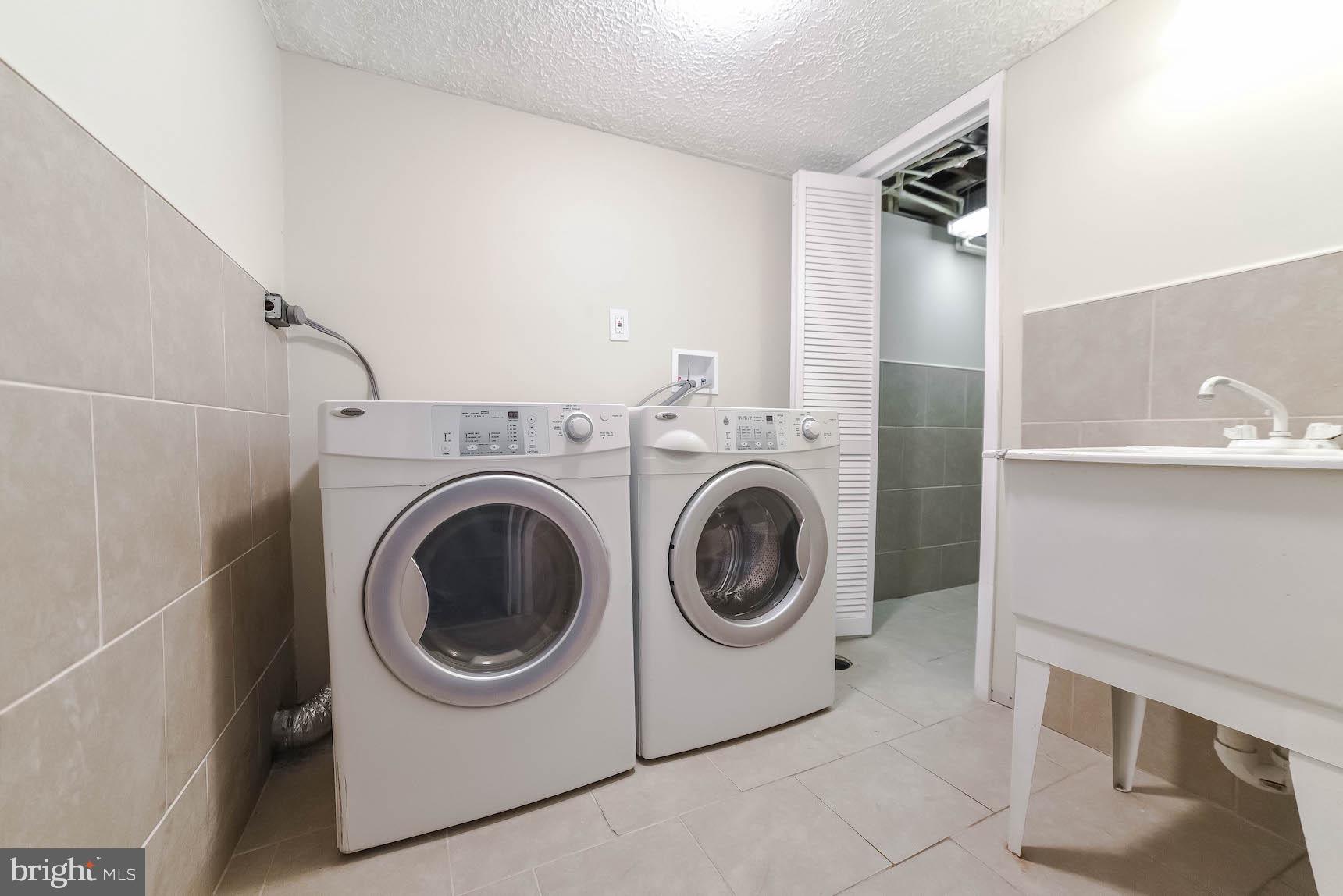 GOLDEN BEACH - Residential