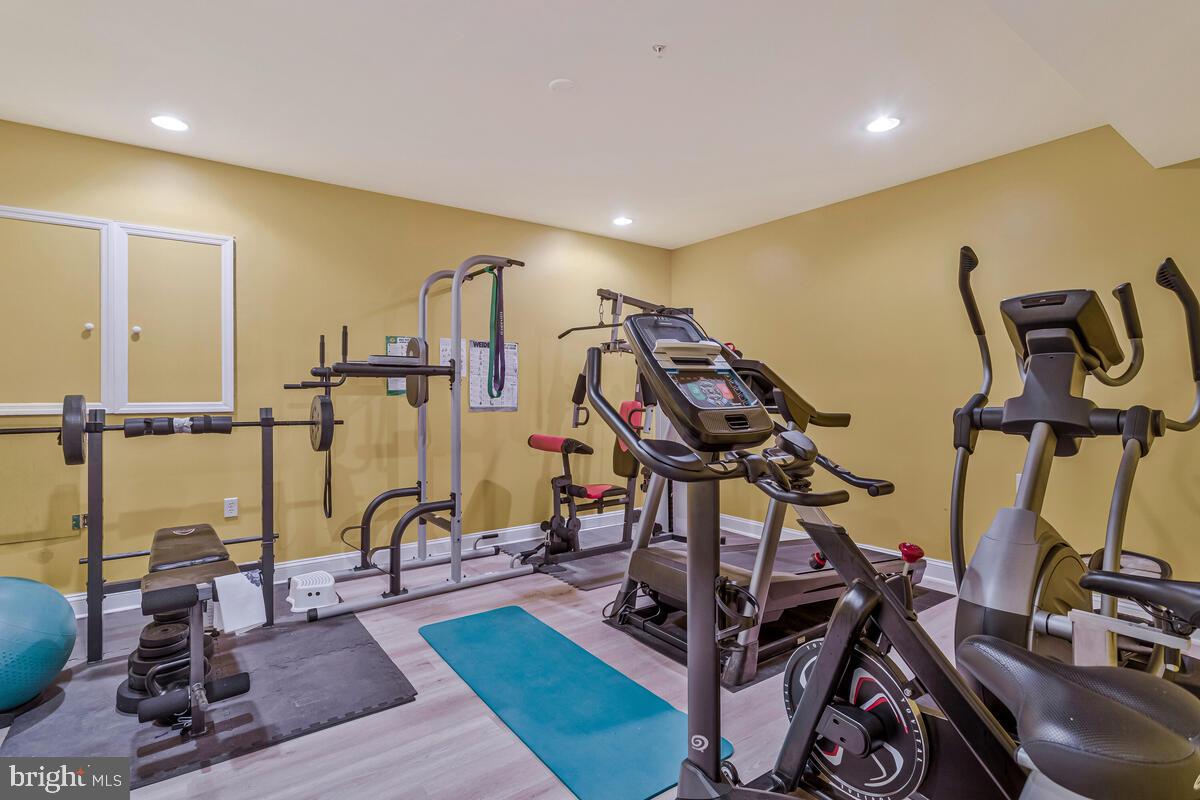 OAK CREEK CLUB - Residential