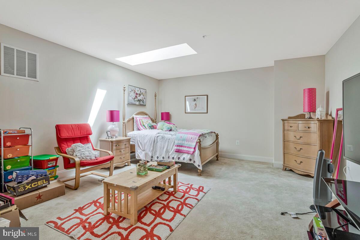 OAK CREEK CLUB - Residential