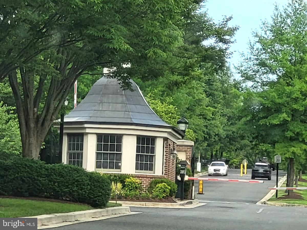 OAK CREEK CLUB - Residential