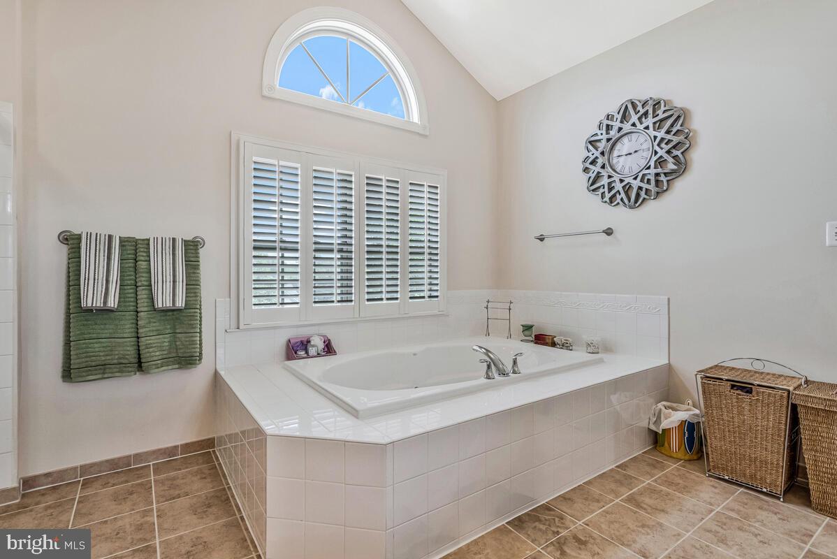 OAK CREEK CLUB - Residential