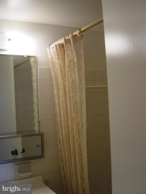 AMERICANA CENTRE - Residential Lease