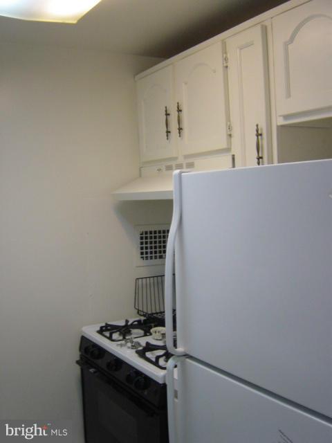 AMERICANA CENTRE - Residential Lease