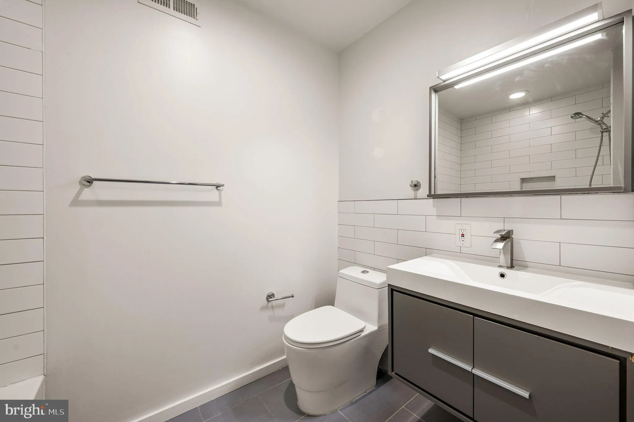 Philadelphia, Pennsylvania 19122, United States, 3 Bedrooms Bedrooms, ,3 BathroomsBathrooms,Residential,Active,164788