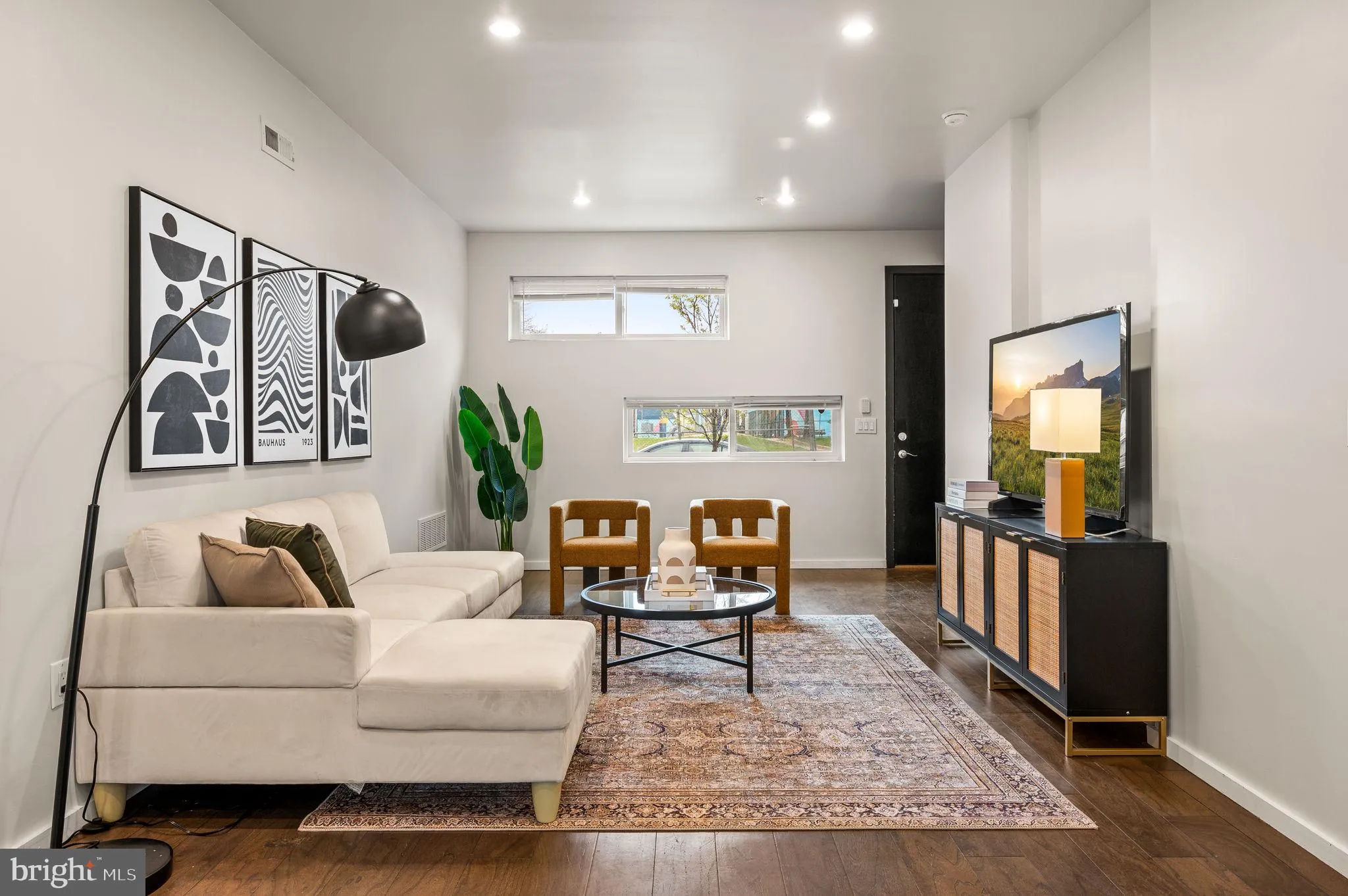 Philadelphia, Pennsylvania 19122, United States, 3 Bedrooms Bedrooms, ,3 BathroomsBathrooms,Residential,Active,164788