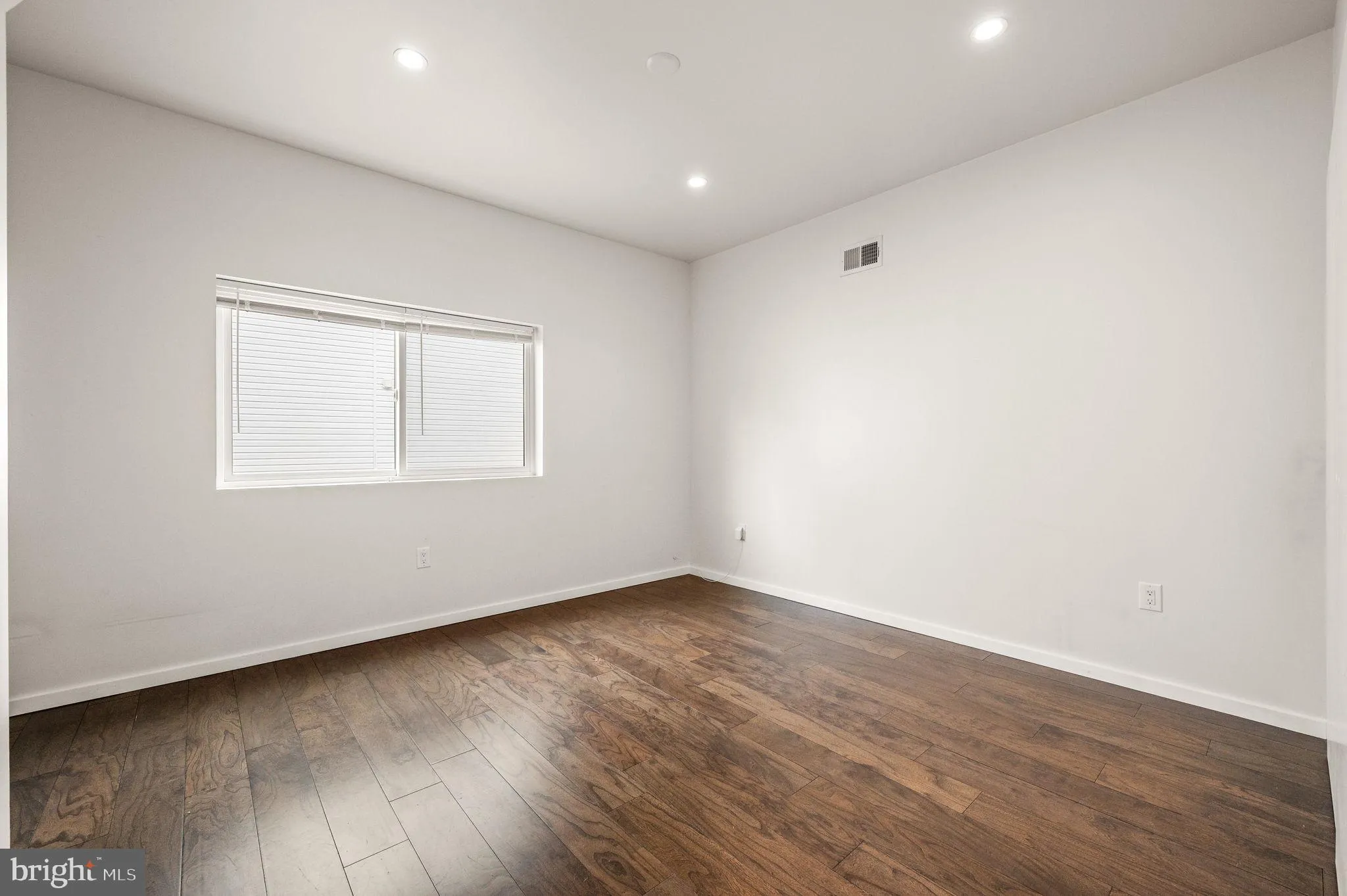 Philadelphia, Pennsylvania 19122, United States, 3 Bedrooms Bedrooms, ,3 BathroomsBathrooms,Residential,Active,164788