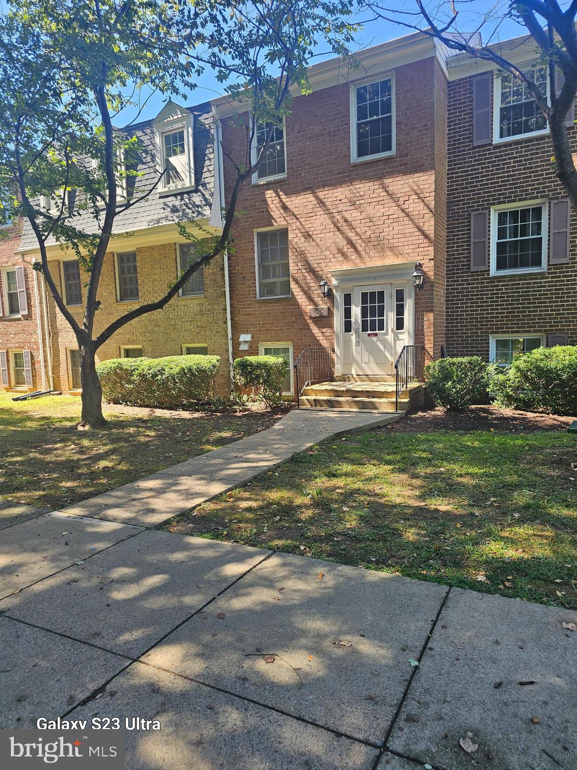 This condominium features two bedrooms and two full bathrooms and is ready for immediate occupancy. The monthly rent includes all utility costs. Hurry and get the best deal in this condo complex. The kitchen is spacious enough for a small table. Separate dining area connected to a spacious living room. The balcony facing an open space. This condominium is near major highways and public transportation. Shops within walking distance.
https://apply.link/cfRfo9Q